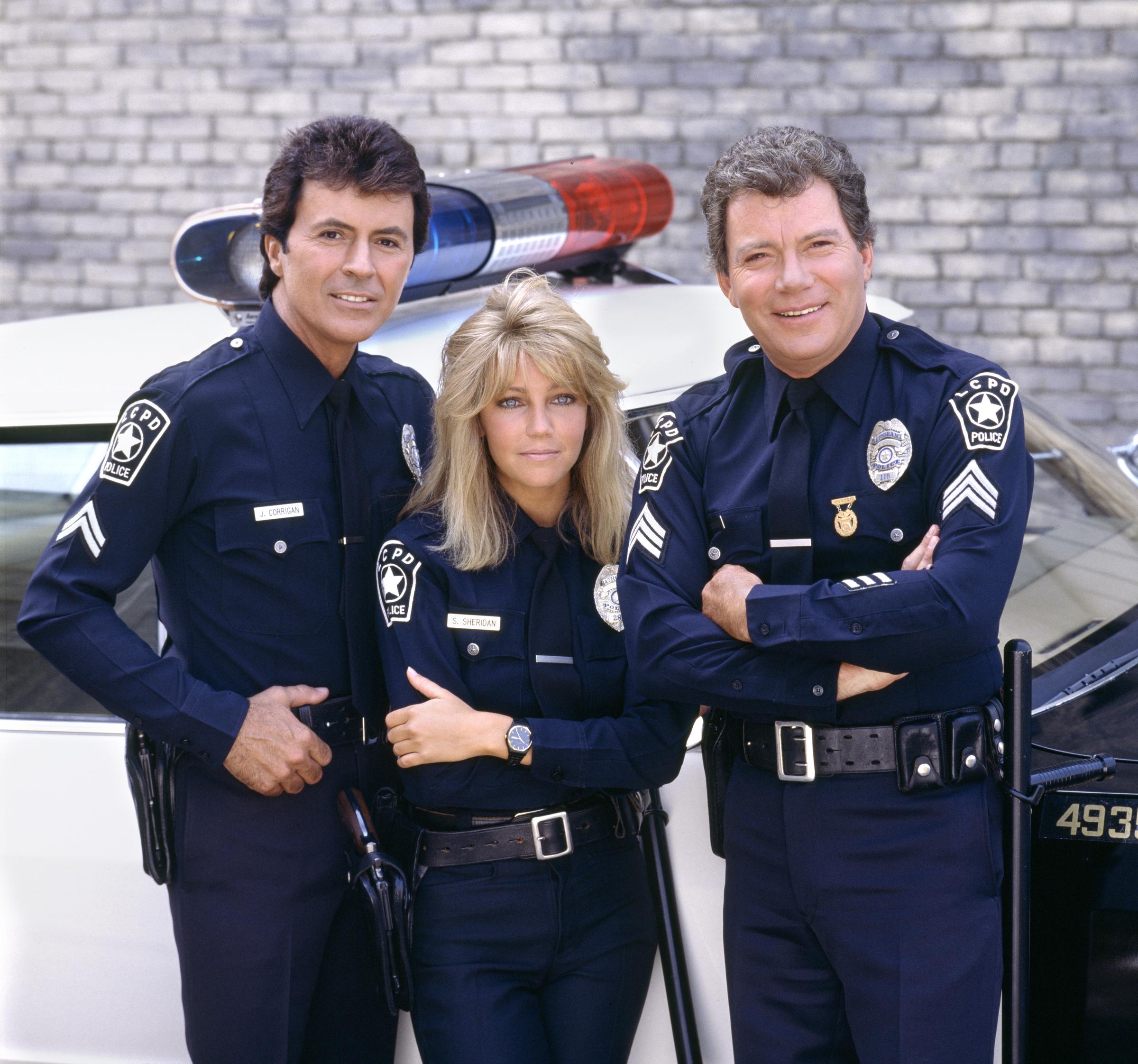 James Darren dans le rôle de l'officier Jim Corrigan, avec ses collègues Heather Locklear dans le rôle de l'officier Stacy Sheridan et William Shatner dans le rôle du sergent T.J. Hooker, le 1er septembre 1985 | Source : Getty Images