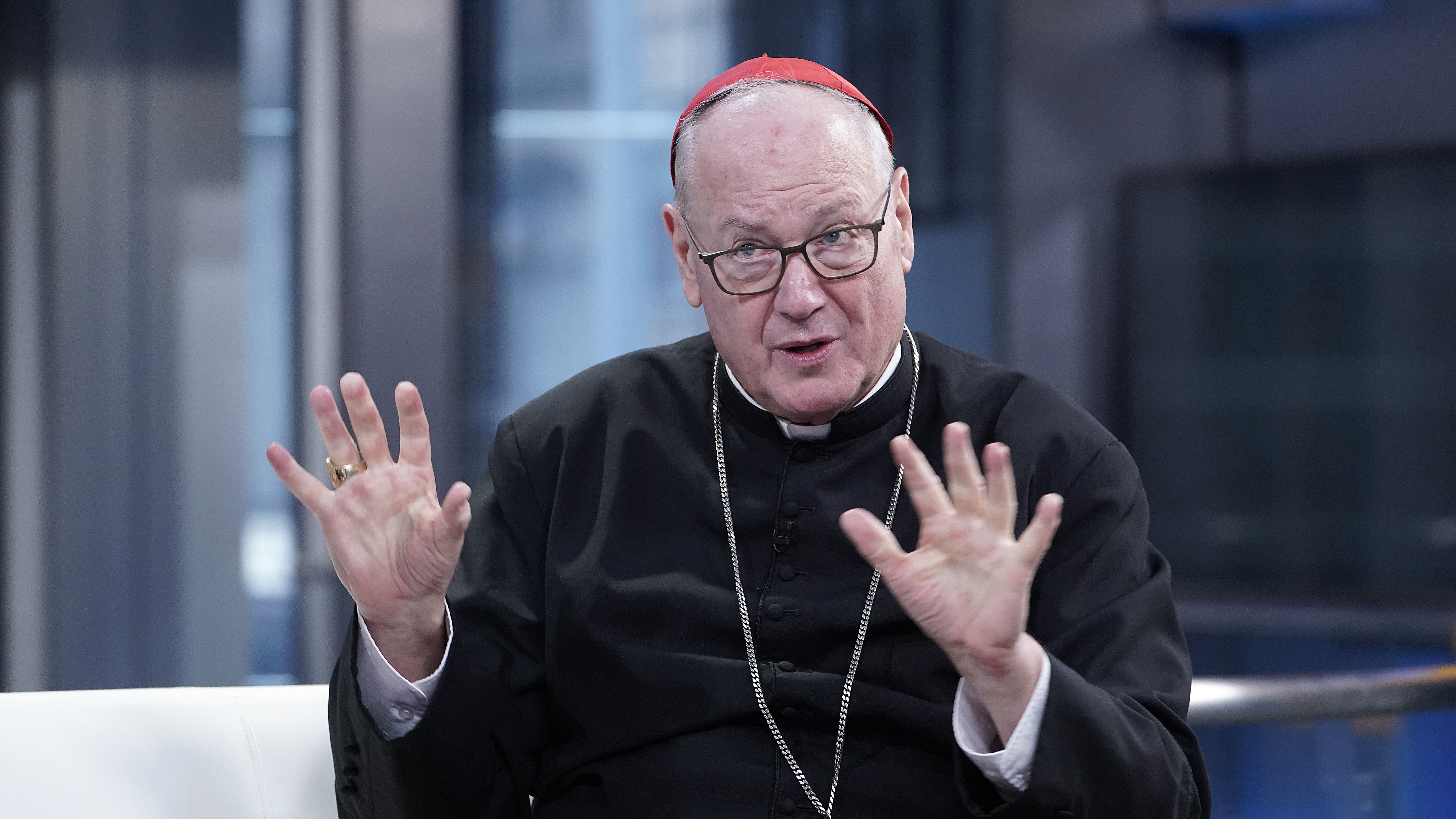 Le cardinal Timothy Dolan en visite à "Fox & Friends" à New York le 29 mars 2024. | Source : Getty Images