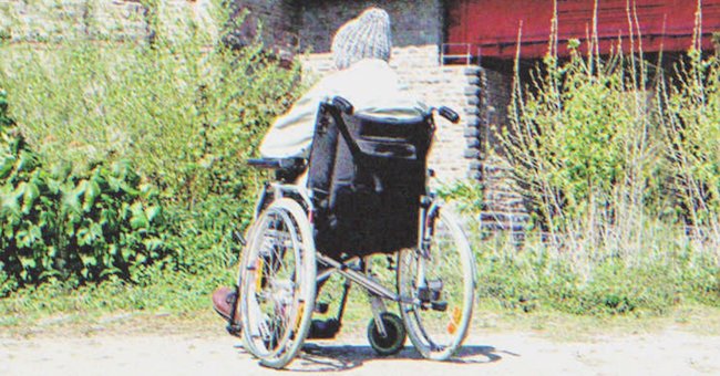 Un homme en fauteuil roulant | Source : Shutterstock.com