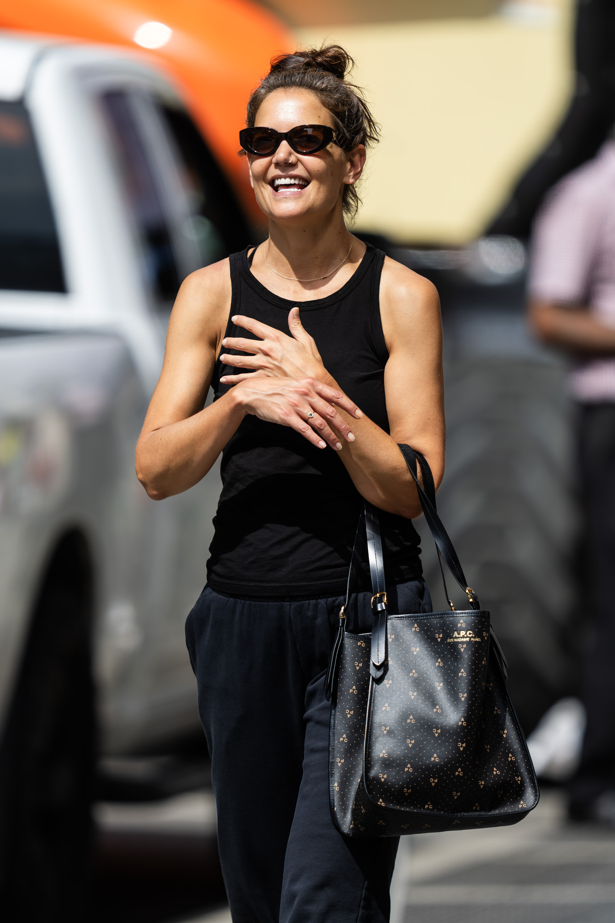 Katie Holmes sourit en se promenant à NoHo, à New York, le 14 août 2023 | Source : Getty Images