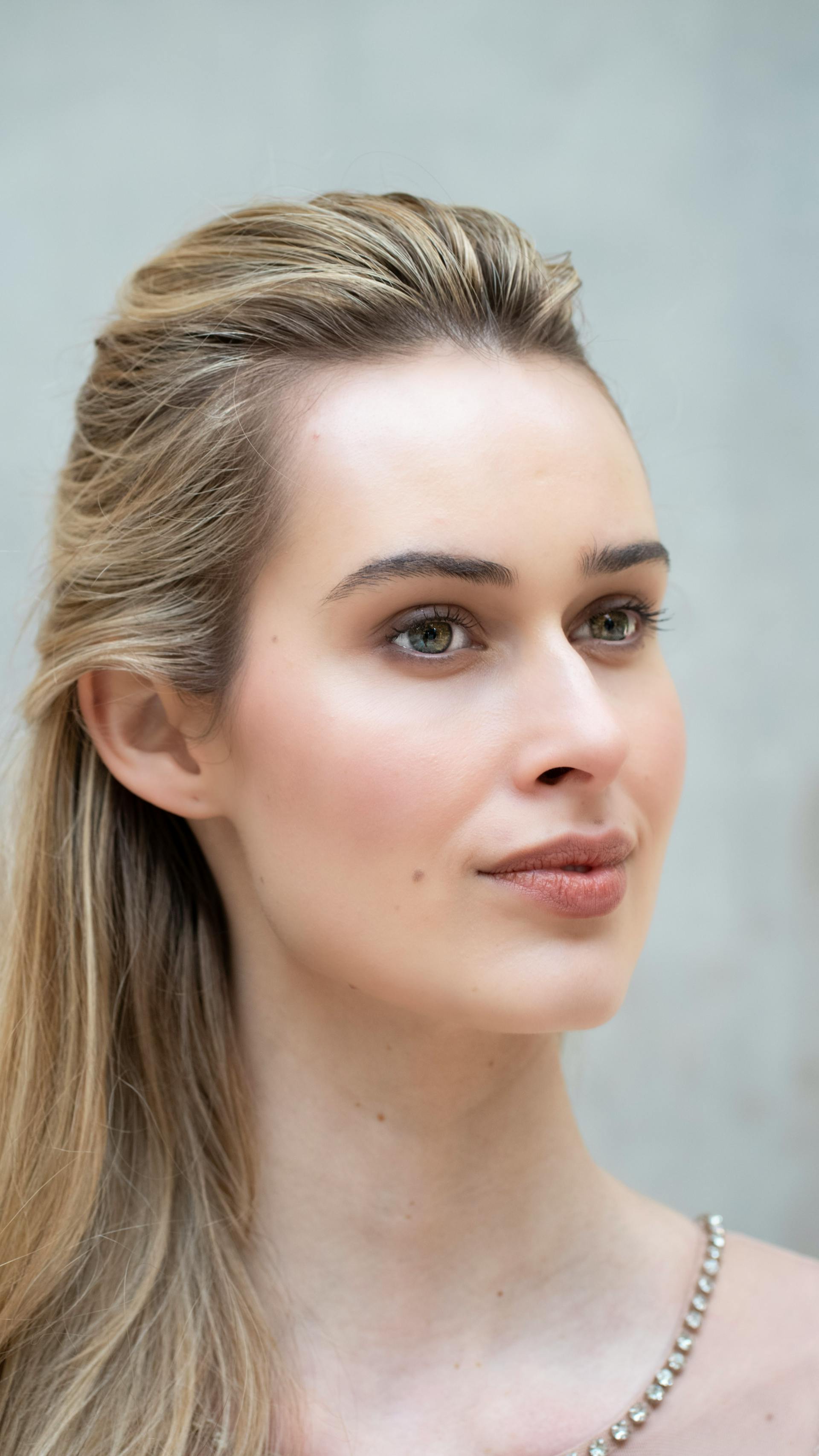 Une femme à l'air sévère | Source : Pexels