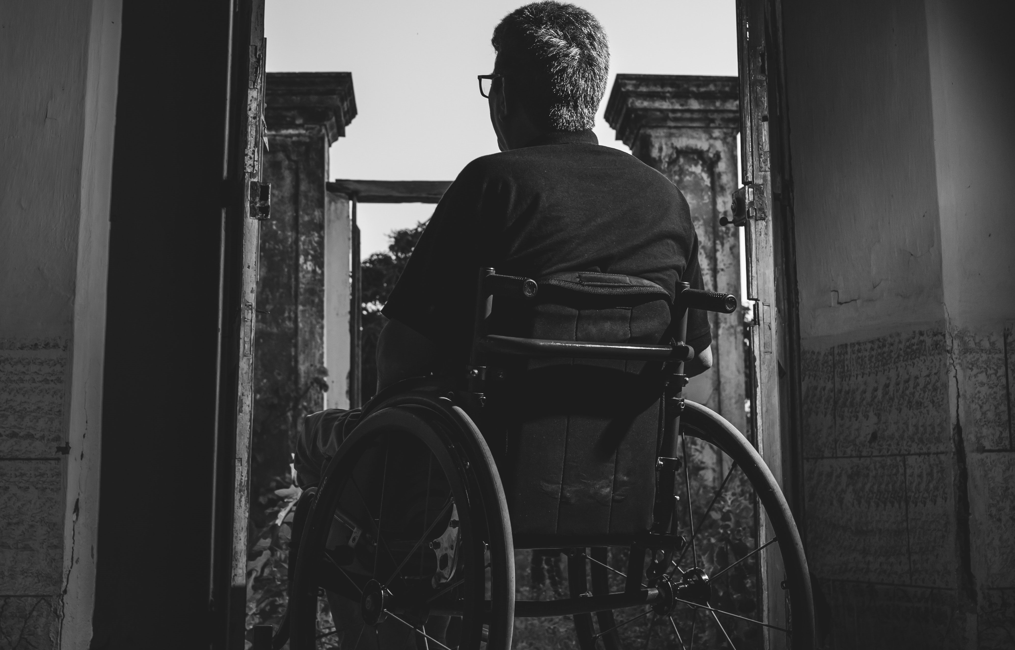 Malgré son handicap, John a fait de son mieux pour être un bon père | Photo : Pexels