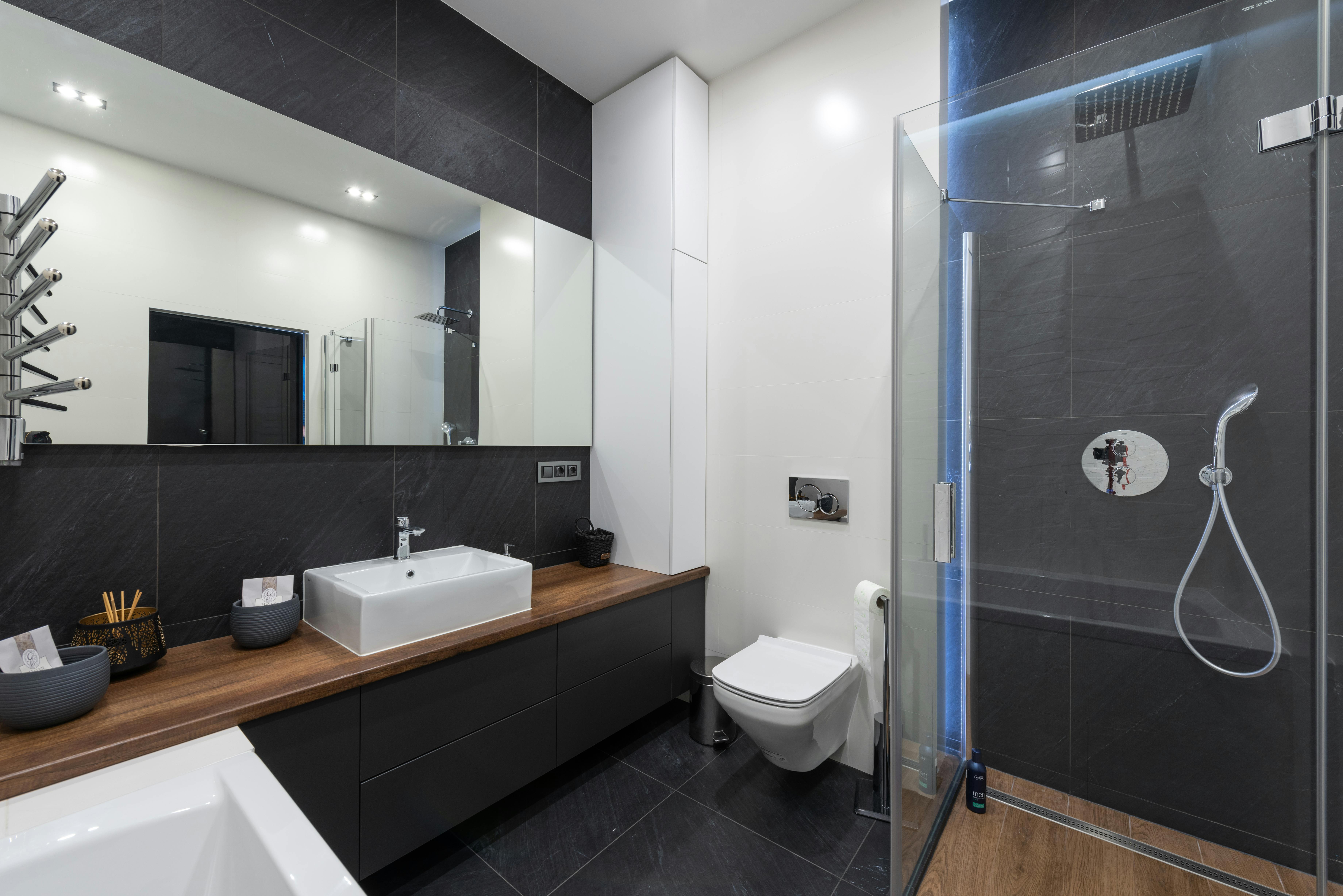 Une salle de bain moderne | Source : Pexels