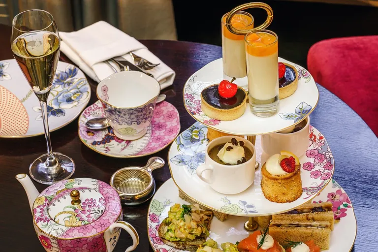 The Queen's Teapot était célèbre pour son thé et ses scones à l'anglaise | Source : Unsplash