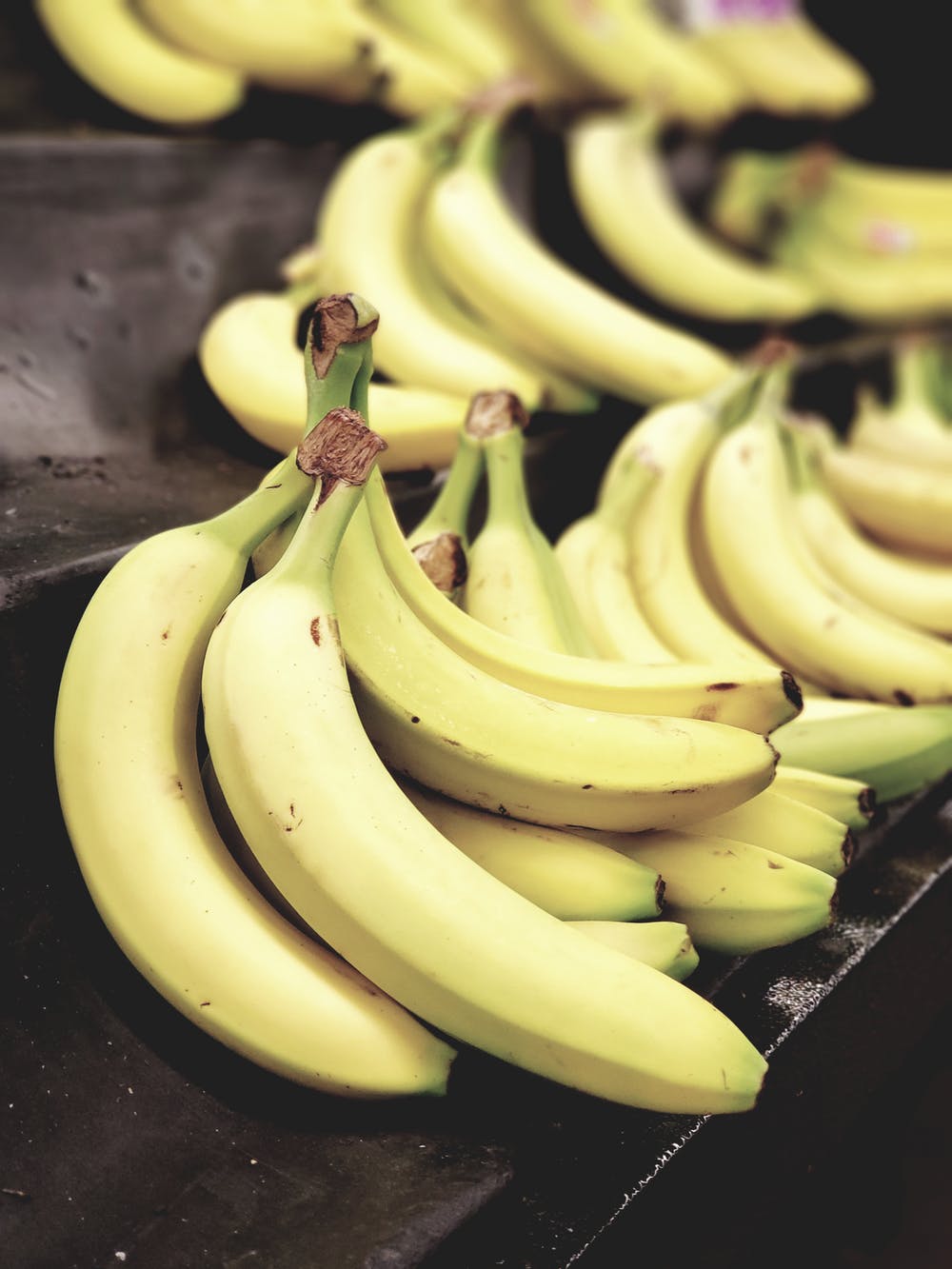 Des bananes sur un étal. l Source: Pexels