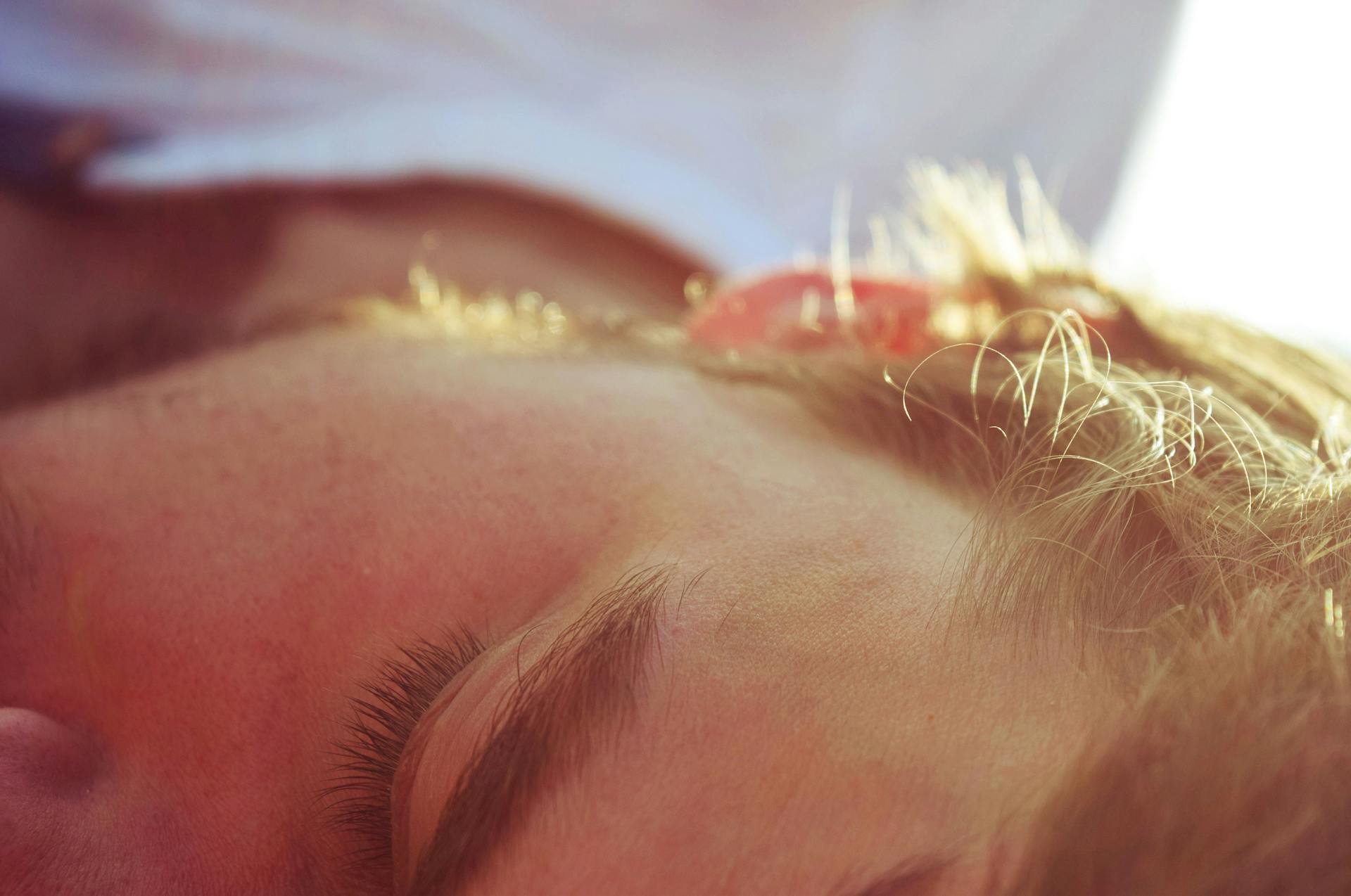 Un homme endormi | Source : Pexels