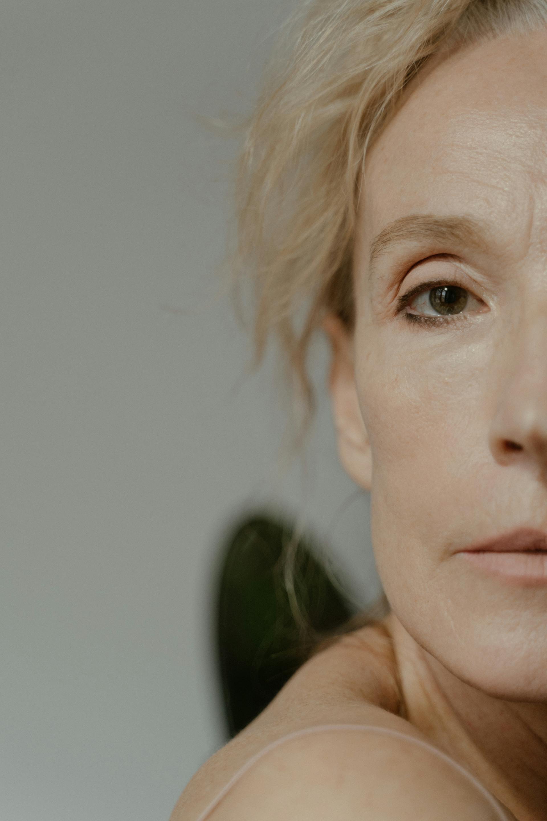 Gros plan sur le visage d'une femme | Source : Pexels