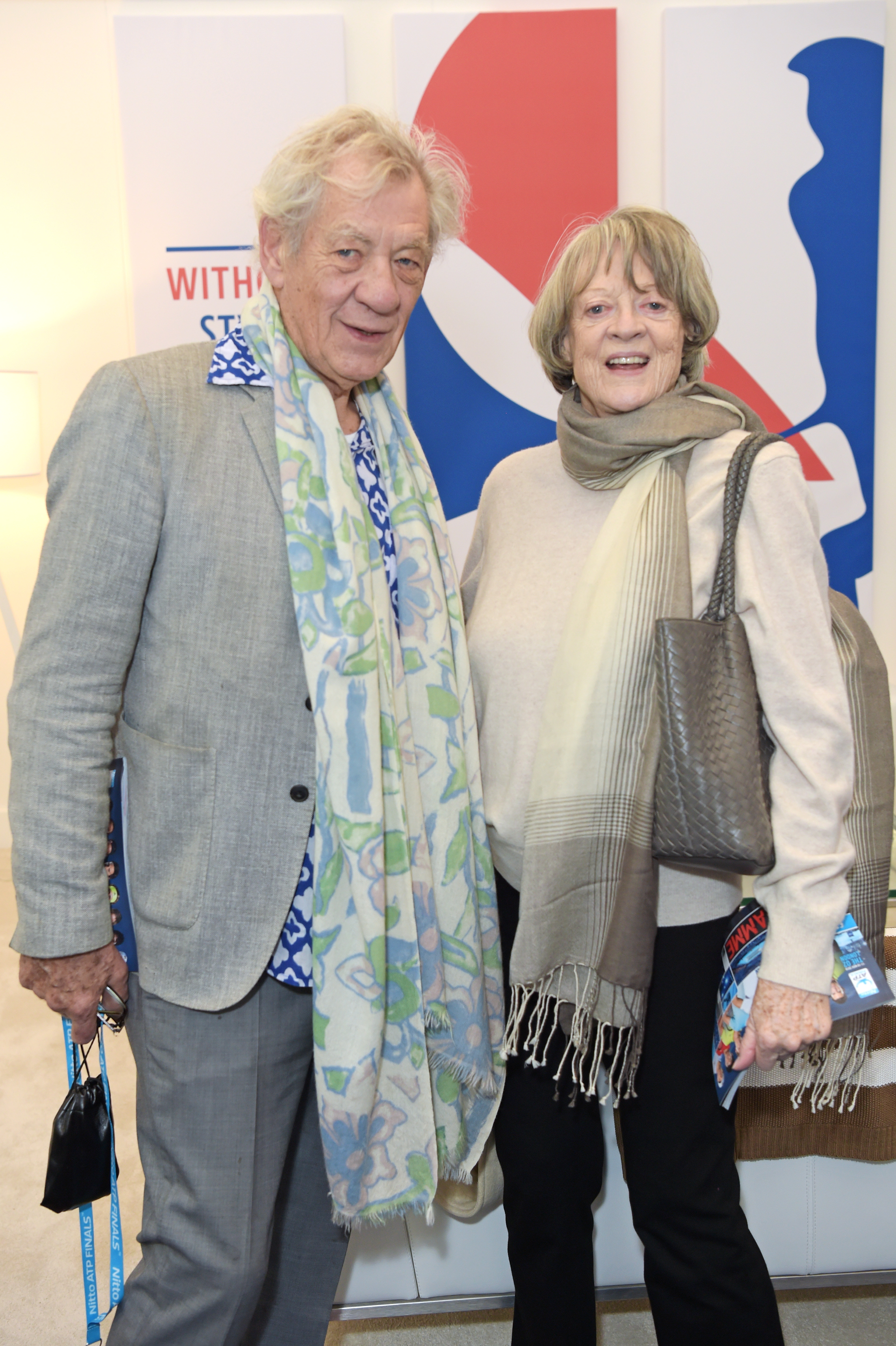 Ian McKellen et Maggie Smith posent lors de la journée des demi-finales du Nitto ATP World Tour Tennis Finals 2018, le 17 novembre 2018, à Londres, en Angleterre. | Source : Getty Images