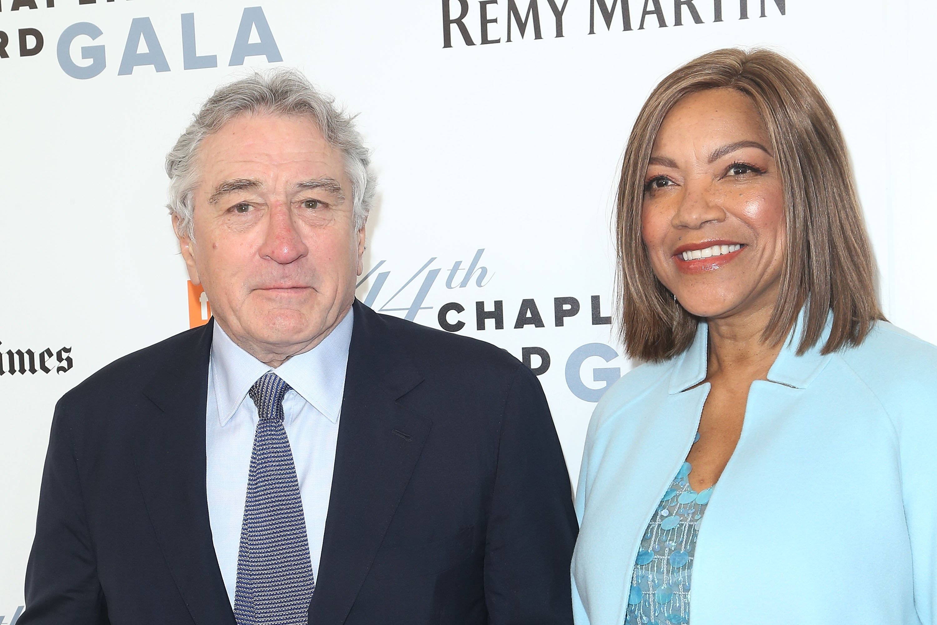 Robert De Niro et Grace Hightower assistant au 44e gala du prix Chaplin au David Koch Theatre Lincoln Center, le 8 mai 2017 à New York. / Source : Getty Images
