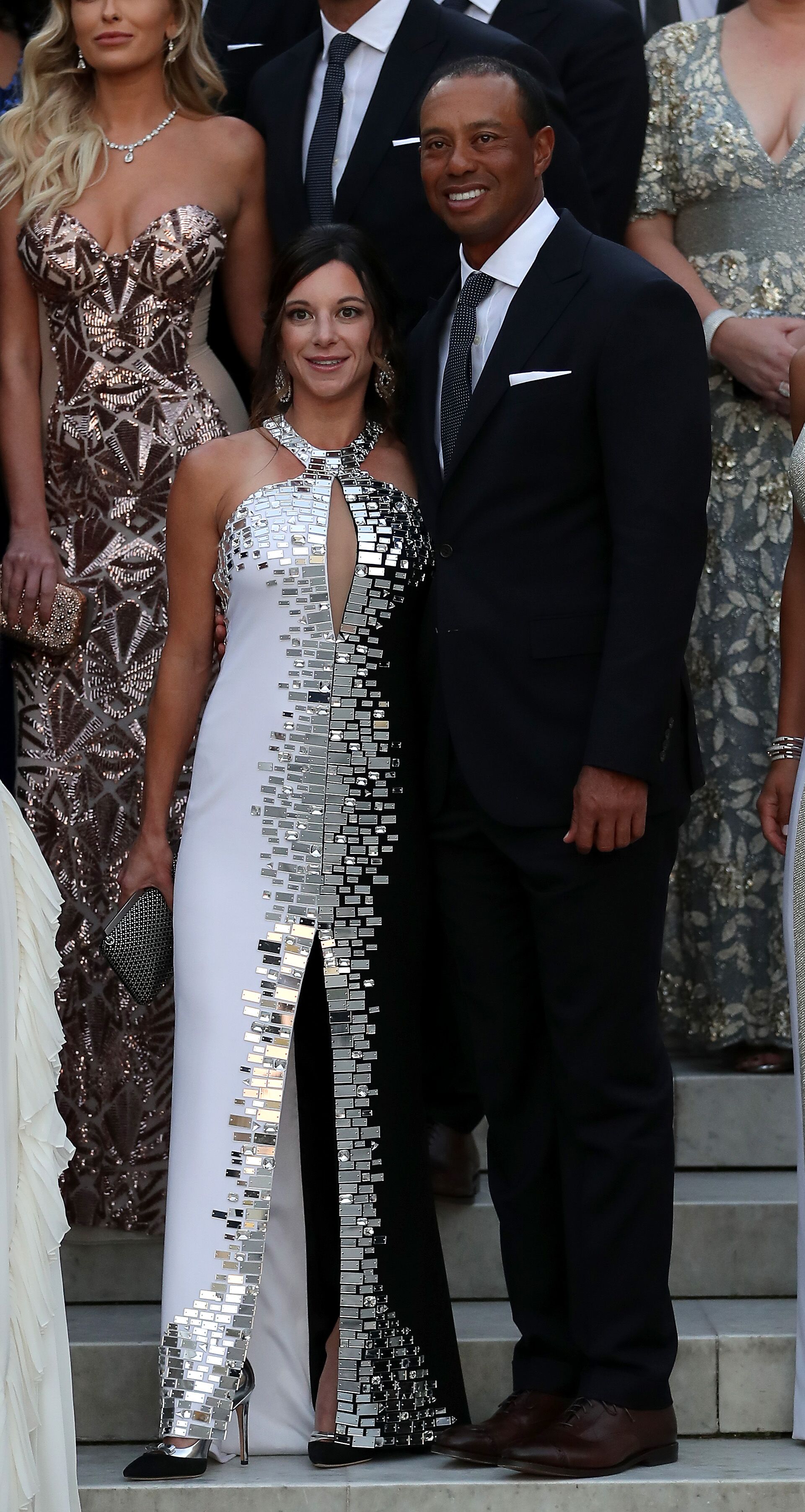 Tiger Woods pose avec sa petite amie Erica Herman. | Photo : Getty Images