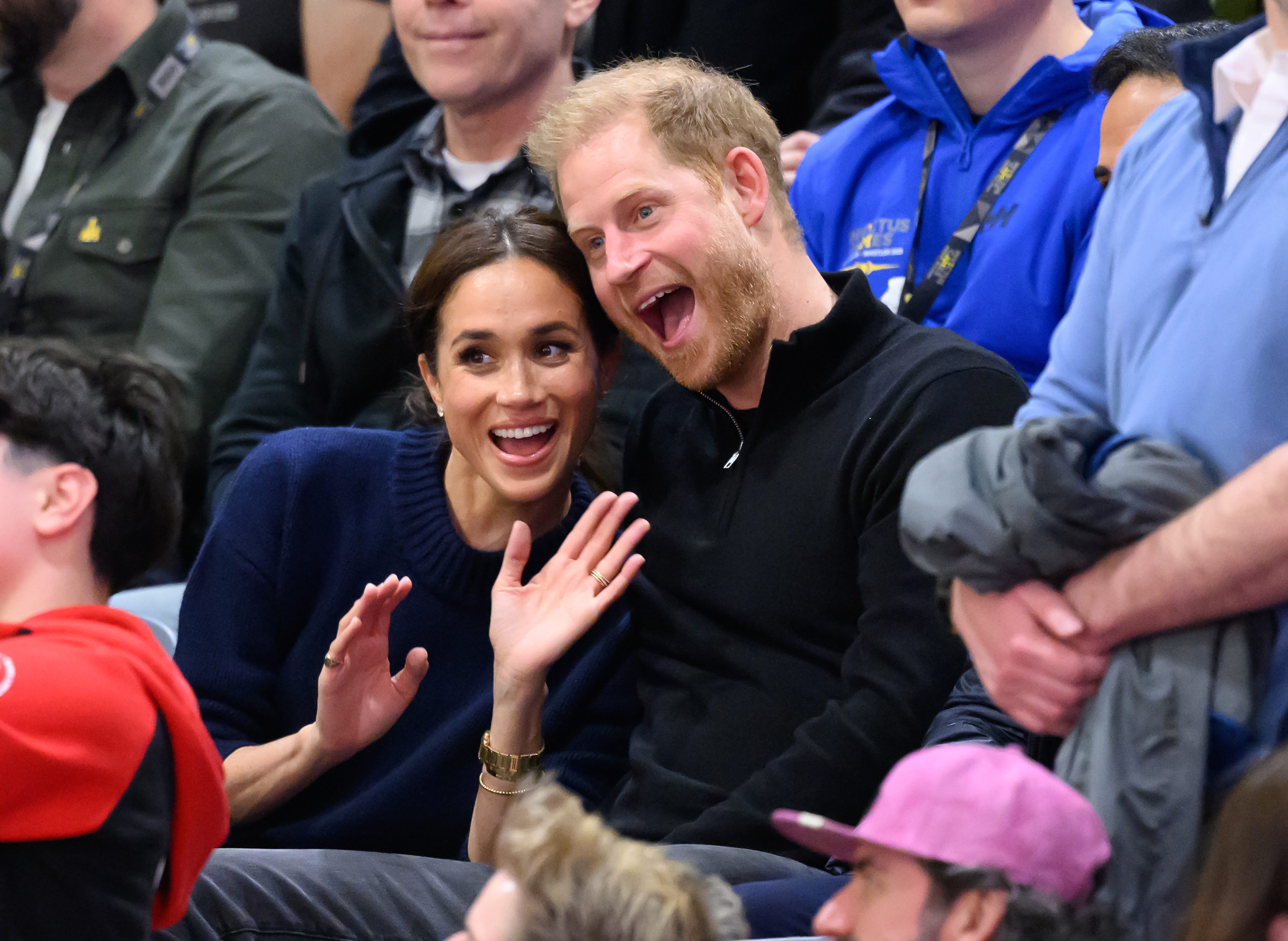 Meghan, duchesse de Sussex et le prince Harry, duc de Sussex, assistent au basket-ball en fauteuil roulant lors de la première journée des Invictus Games 2025, le 9 février 2025 | Source : Getty Images