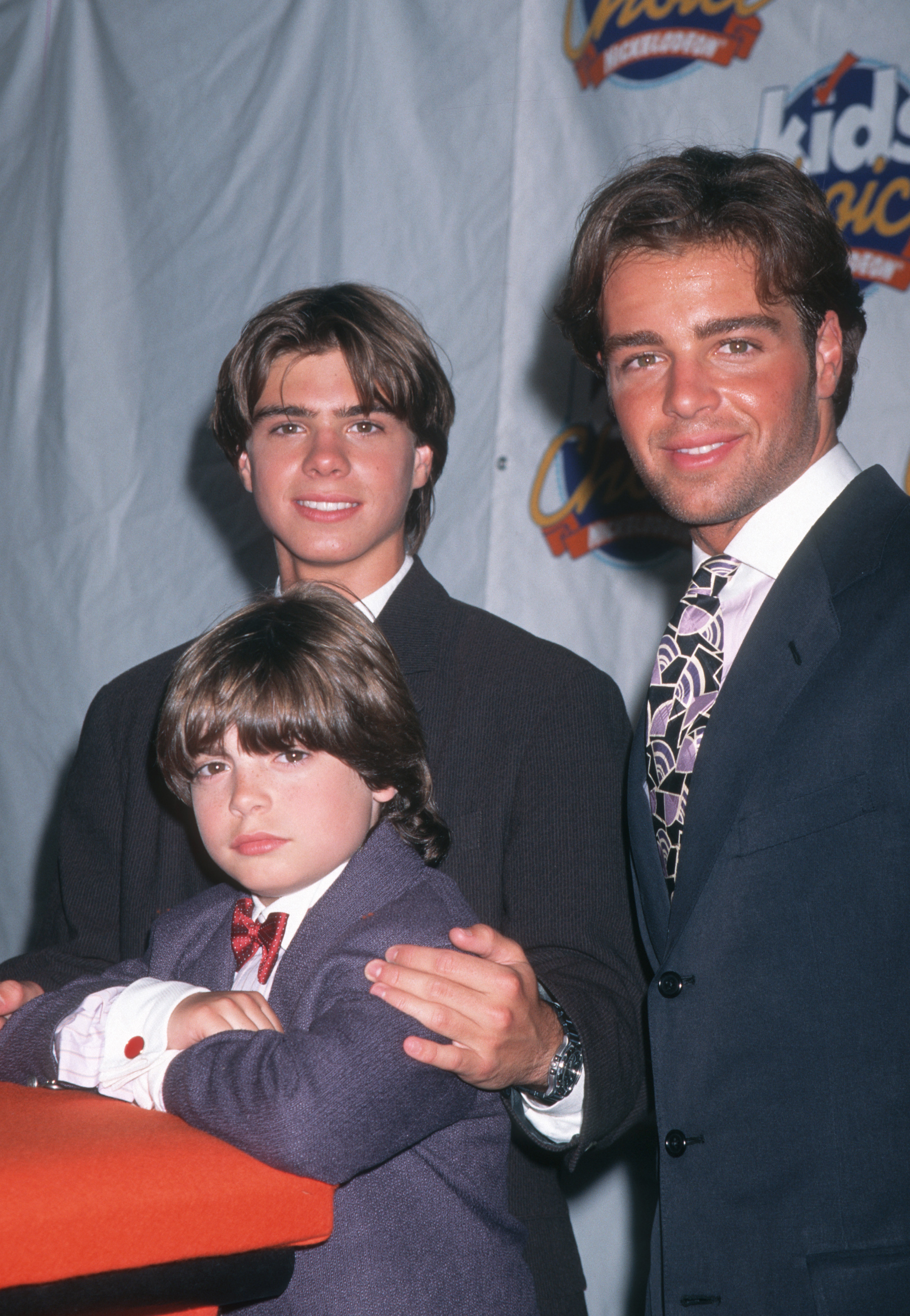 Andrew, Matthew et Joey Lawrence lors de la 9ème édition des Kids Choice Awards le 11 mai 1996 | Source : Getty Images