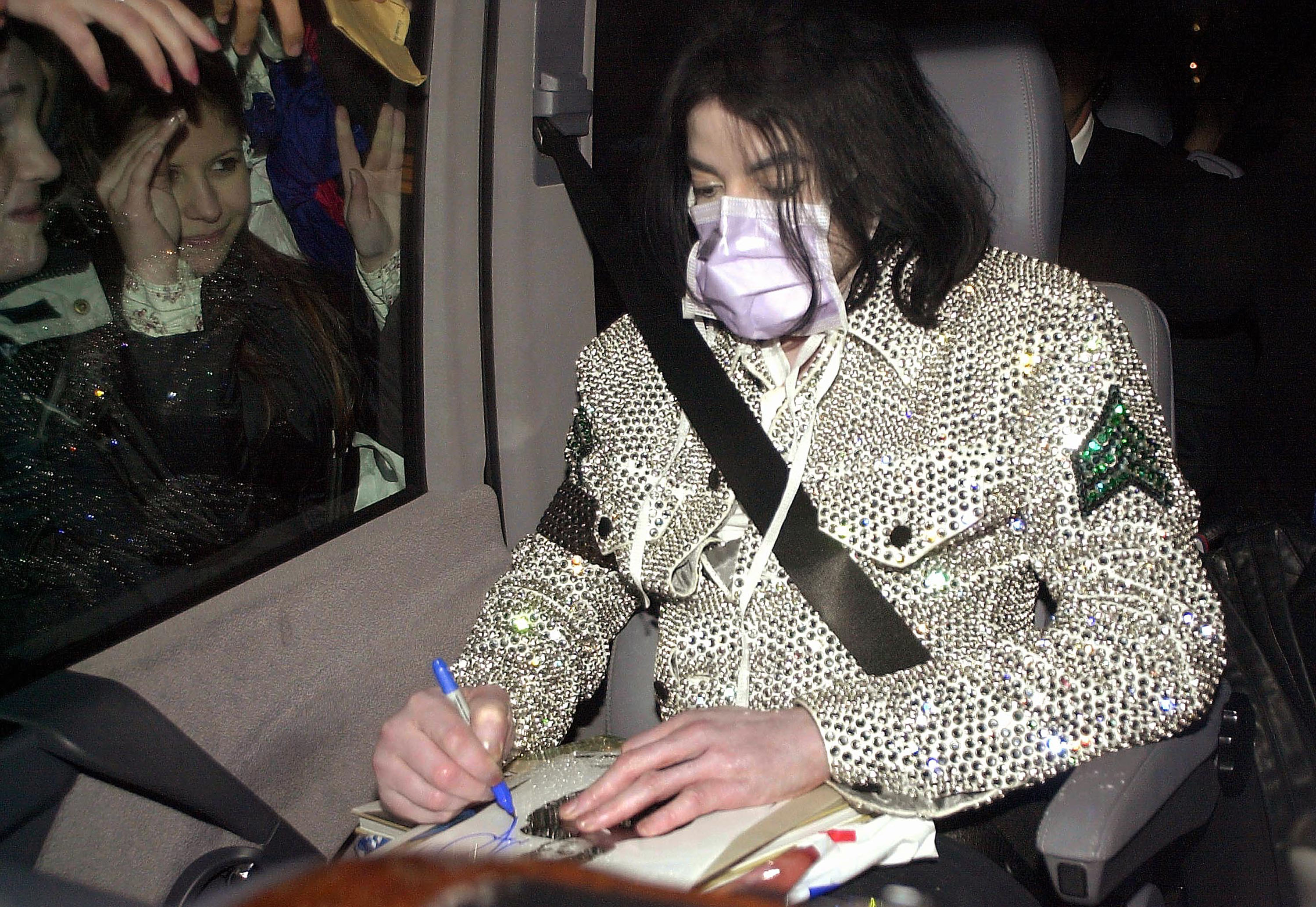 Michael Jackson à l'hôtel Adlon à Berlin en 2002 | Source : Getty Images