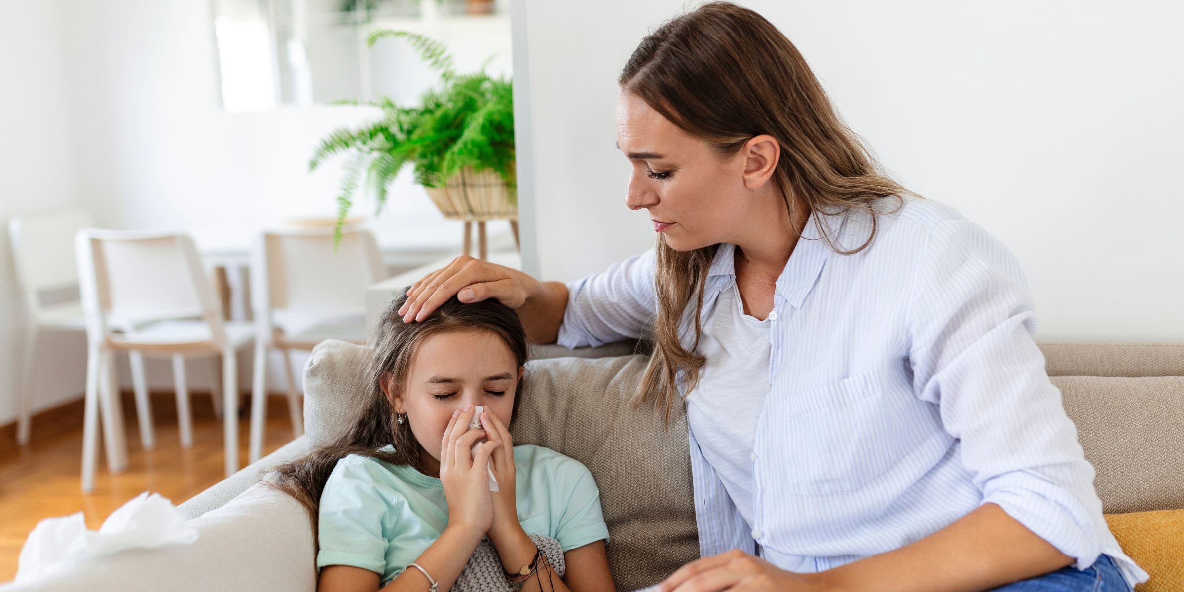 Une femme qui prend des nouvelles de sa fille malade | Source : Magnific
