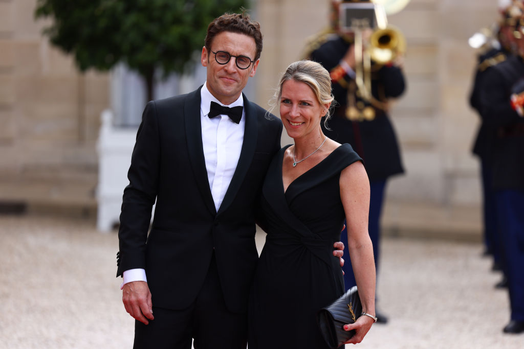 Laurent Macron et son épouse Sabine Macronau Palais présidentiel de l'Élysée le 08 juin 2024 à Paris, France, pour assister à un dîner d'État officiel dans le cadre de la visite d'État du président américain en France. | Source : Getty Images