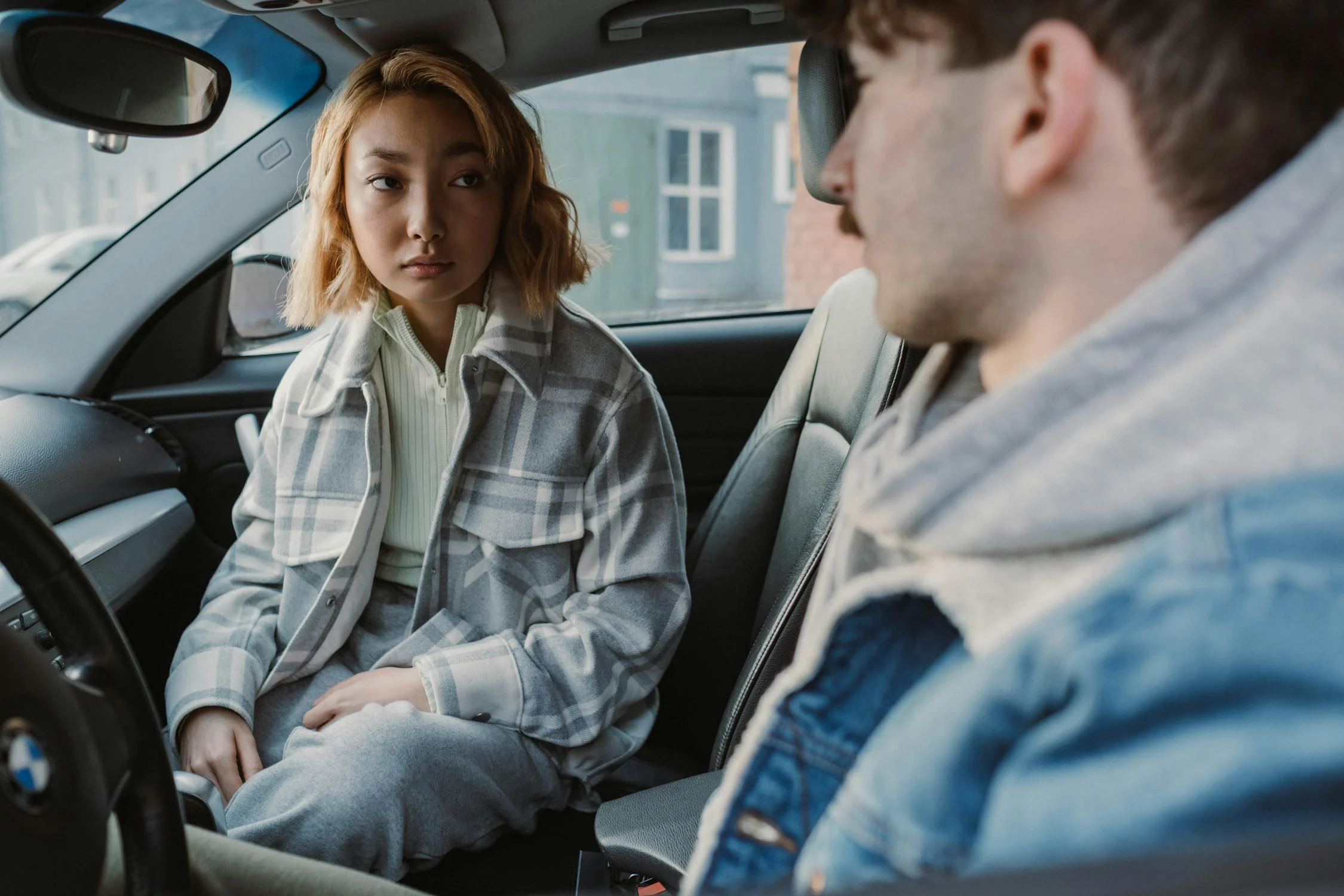 Un couple dans une voiture | Source : Pexels