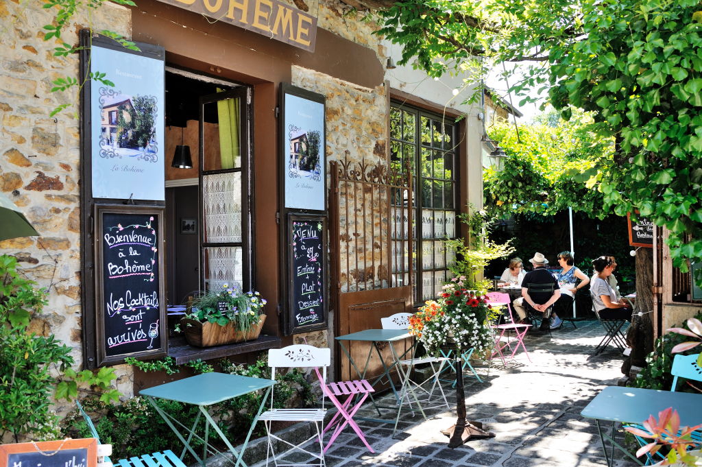 Restaurant La Bohème au village de Barbizon, 4 juin 2015, Seine-et-Marne, France. | Source : Getty Images