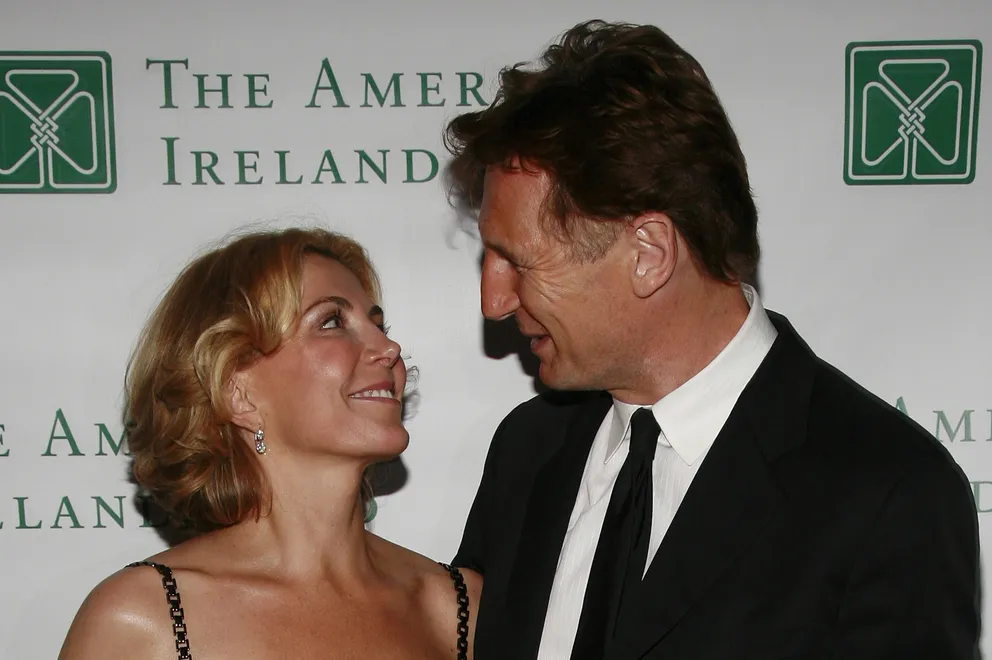 Natasha Richardson et l'acteur Liam Neeson lors du 33e gala annuel de collecte de fonds de l'American Ireland Fund à New York, au Tent du Lincoln Center, le 8 mai 2008. | Source : Getty Images