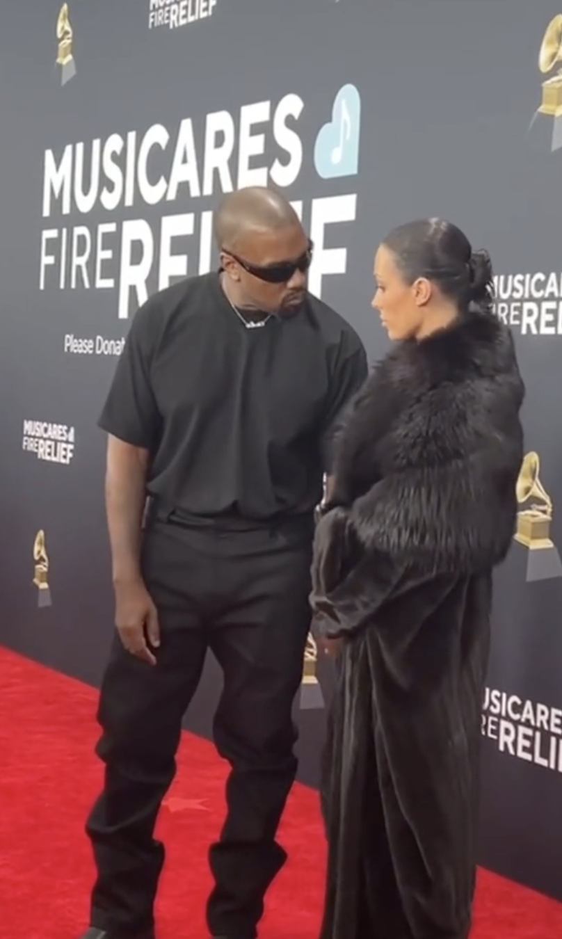 Kanye West et Bianca Censori photographiés lors de la 67e édition des Grammy Awards, le 2 février 2025, à Los Angeles, en Californie. | Source : TikTok.com/CBSMornings