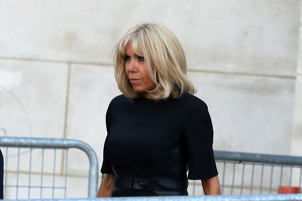 Brigitte Macron assiste à l'hommage à Karl Lagerfeld au Grand Palais à Paris, France. |Photo : Getty Images