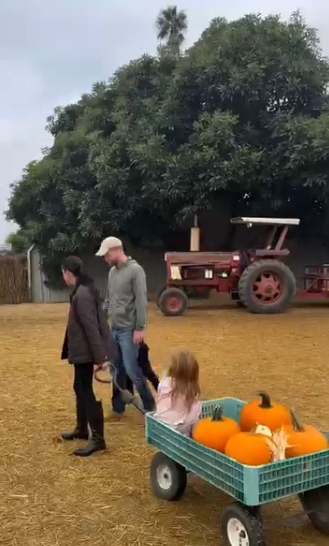 Meghan Markle, le prince Harry et la princesse Lilibet d'après un post daté du 26 octobre 2025. | Source : Instagram/meghan