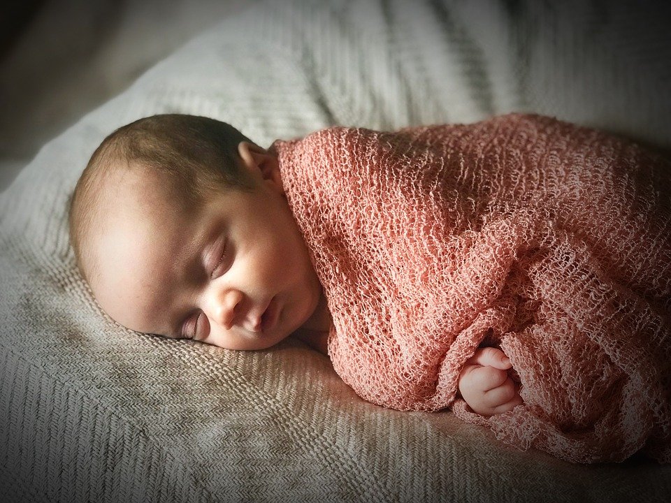 Bébé qui dort. | Photo : Max Pixel