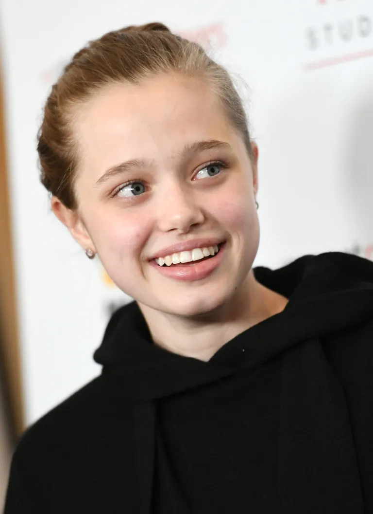 Shiloh Jolie-Pitt à la première à Los Angeles de "Paper & Glue : A JR Project" le 18 novembre 2021, à Los Angeles, Californie | Source : Getty Images