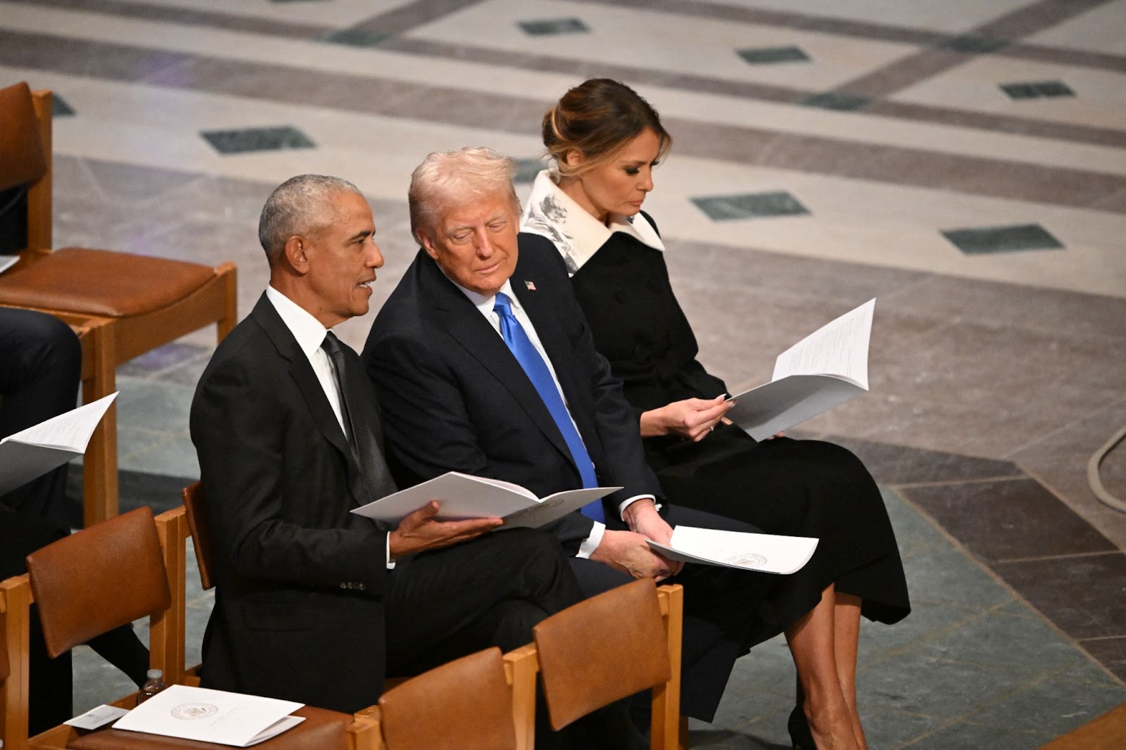 L'ancien président Barack Obama avec Donald et Melania Trump lors des funérailles nationales de l'ancien président américain Jimmy Carter, le 9 janvier 2025, à Washington, D.C. | Source : Getty Images