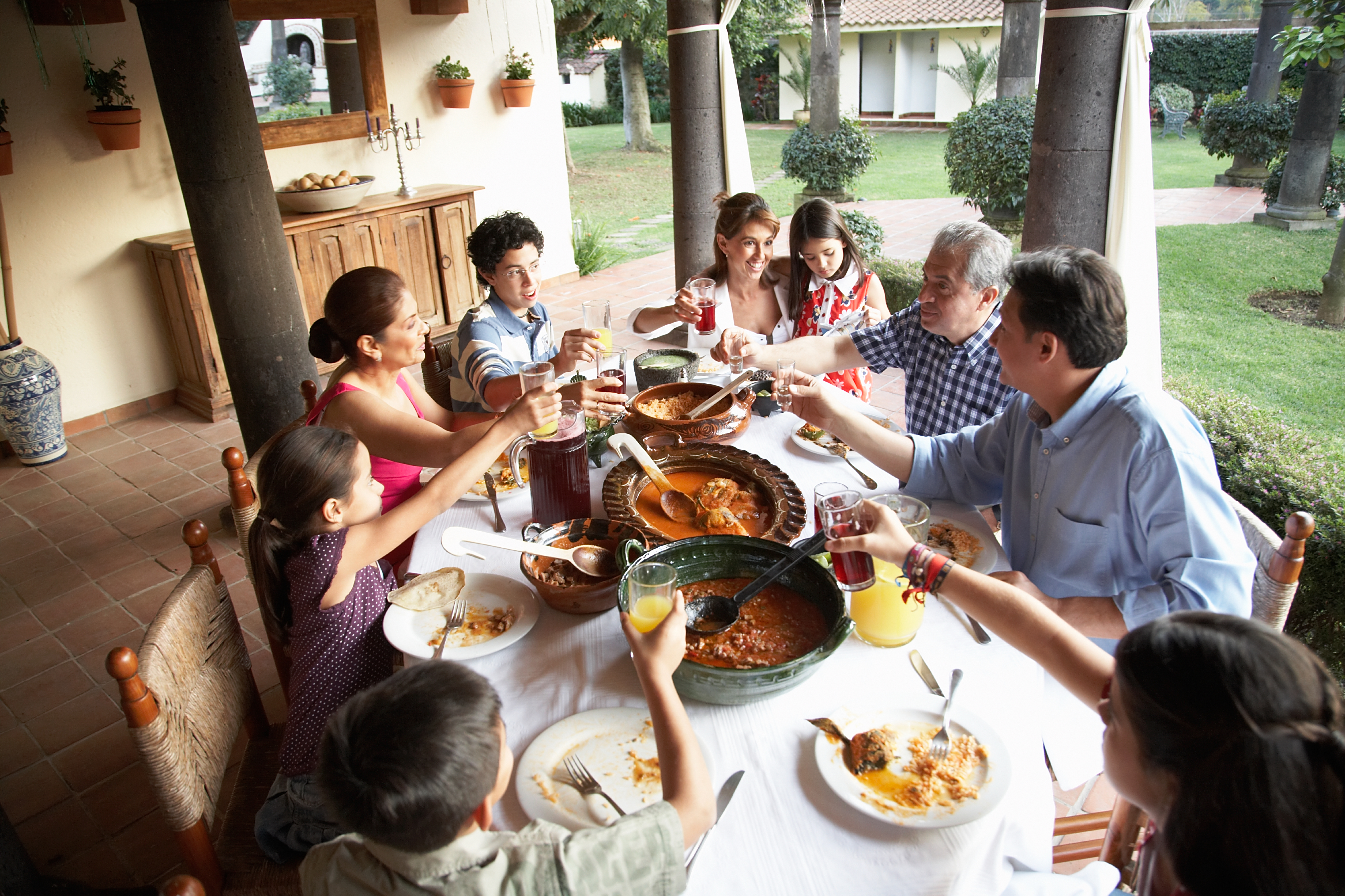 Un dîner en famille | Source : Getty Images