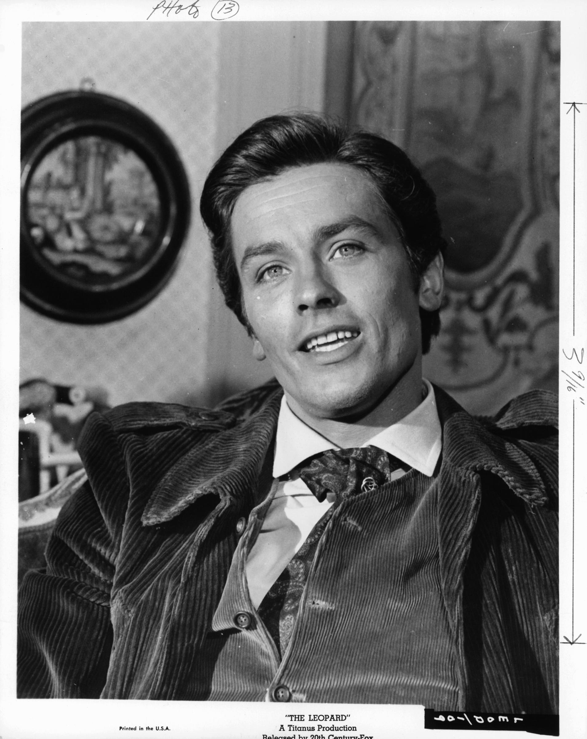 Alain Delon lors d'une scène du film "Le Léopard" en 1963. | Source : Getty Images