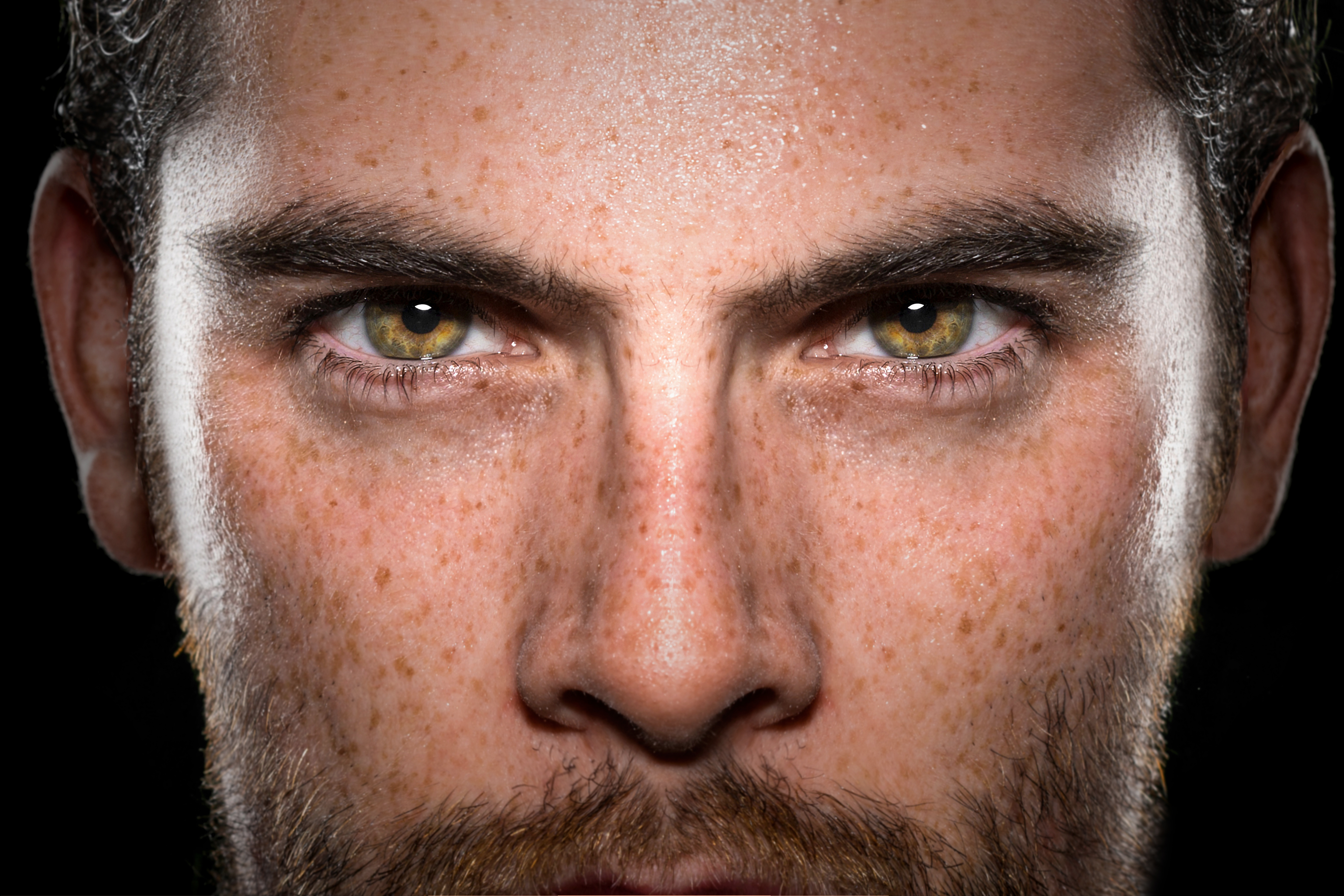 Close up do rosto de um homem |  Fonte: Shutterstock