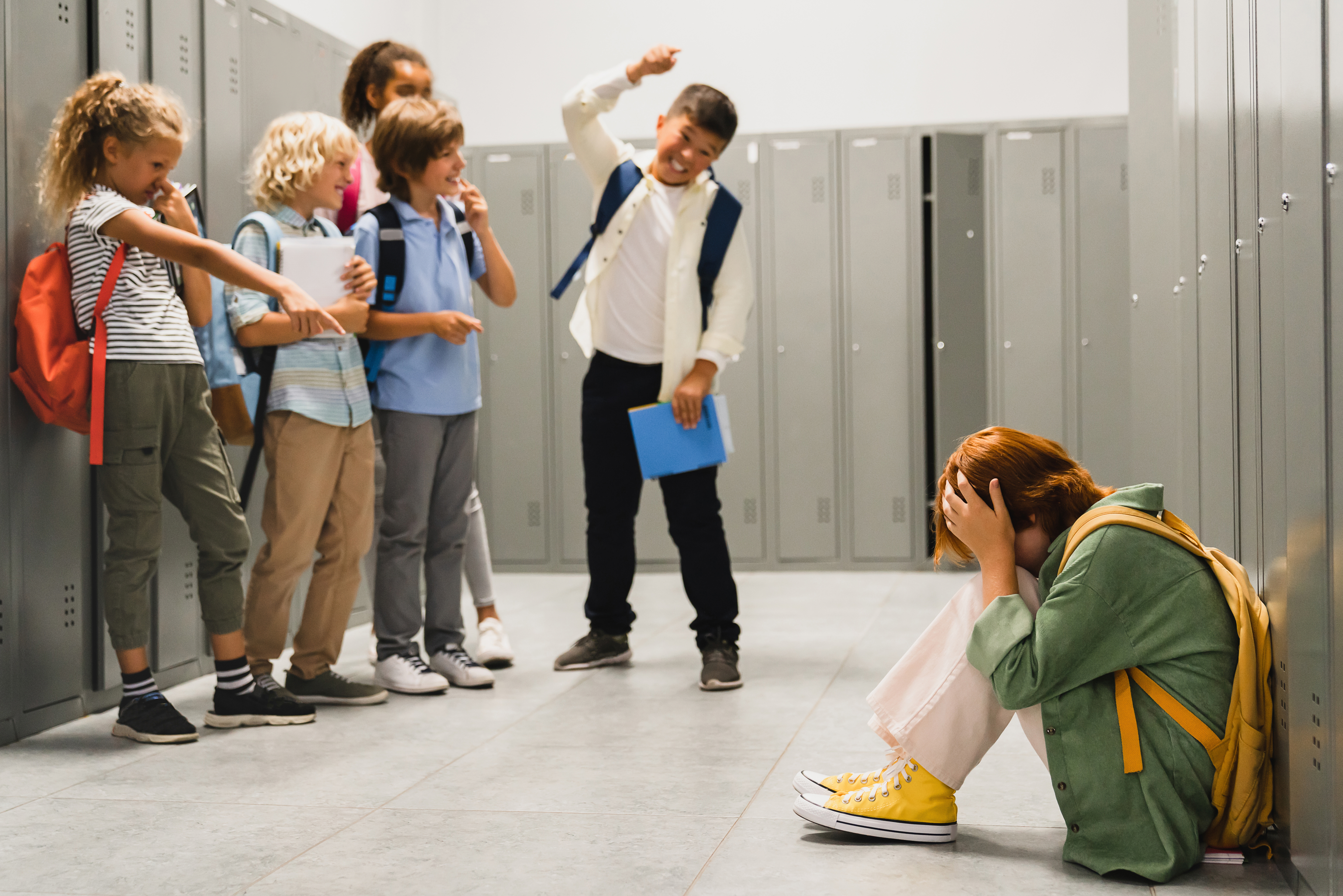 Des écoliers intimident un élève | Source : Shutterstock