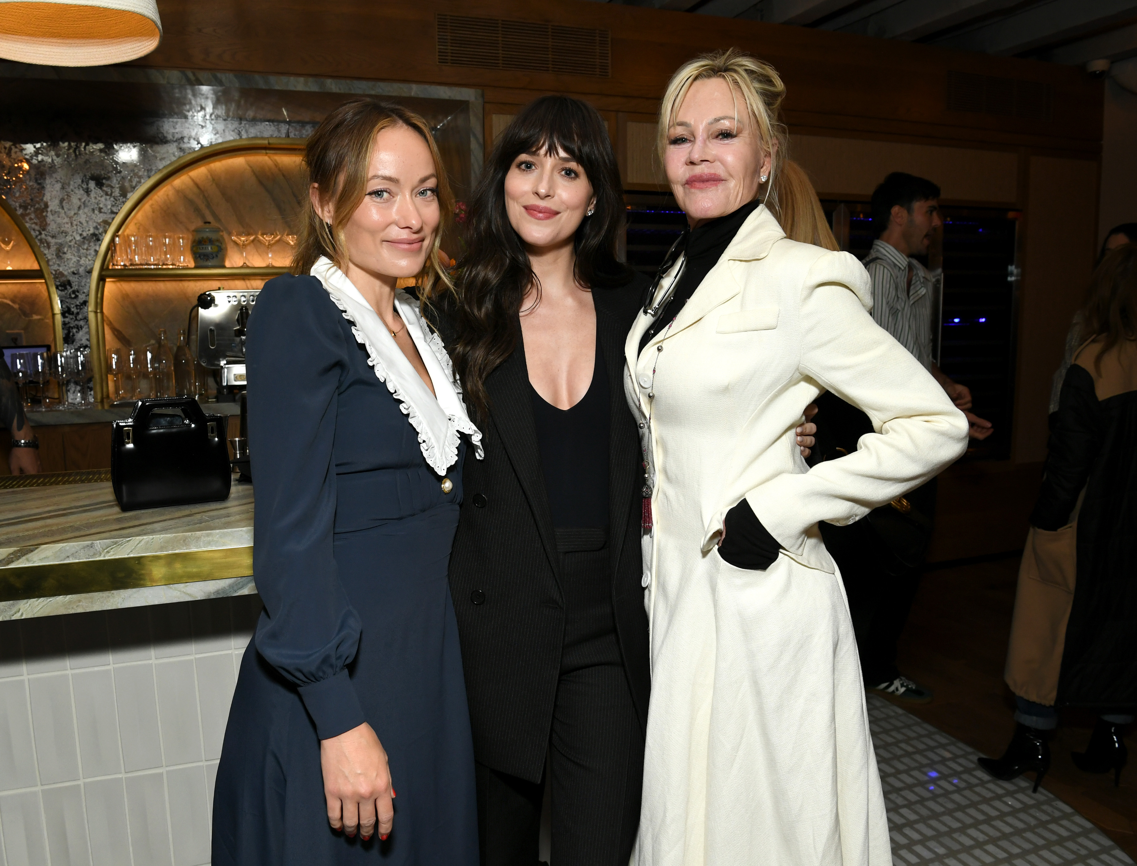 Olivia Wilde, Dakota Johnson, et Melanie Griffith le 18 avril 2023 à Hollywood, Californie. | Source : Getty Images