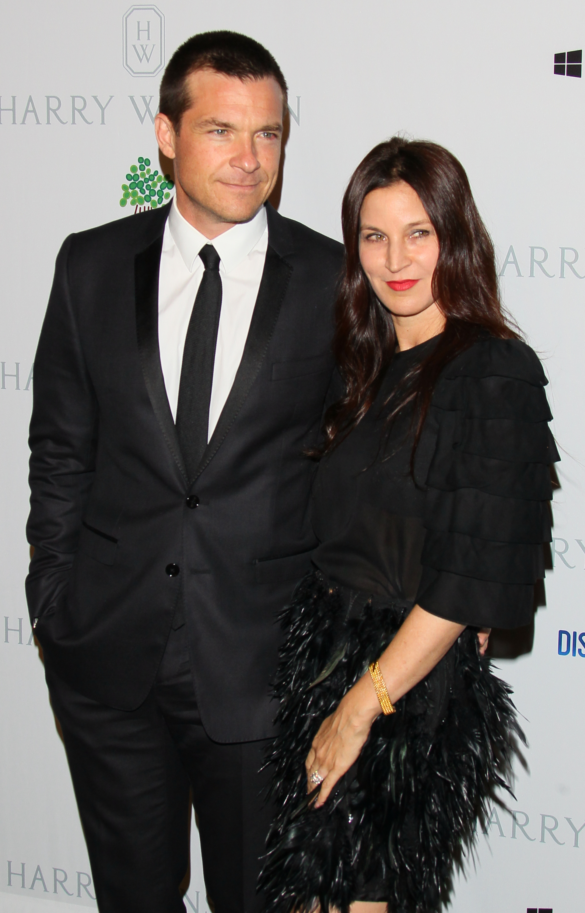 Jason Bateman et Amanda Anka assistent au 1er gala annuel de Baby2Baby le 3 novembre 2012 | Source : Getty Images