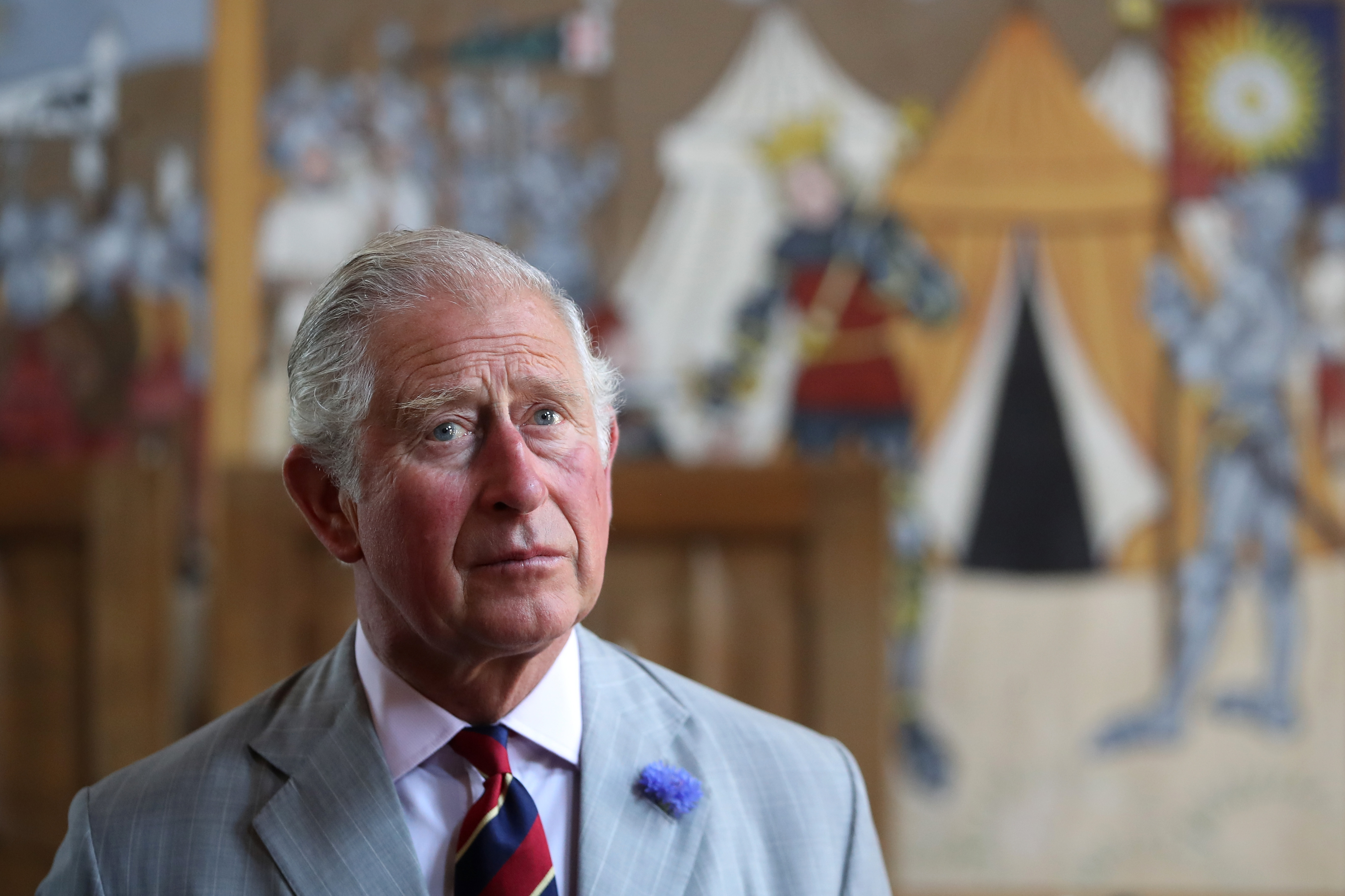 Le roi Charles, visite Tretower Court le 5 juillet 2018 à Crickhowell, au Pays de Galles | Source : Getty Images