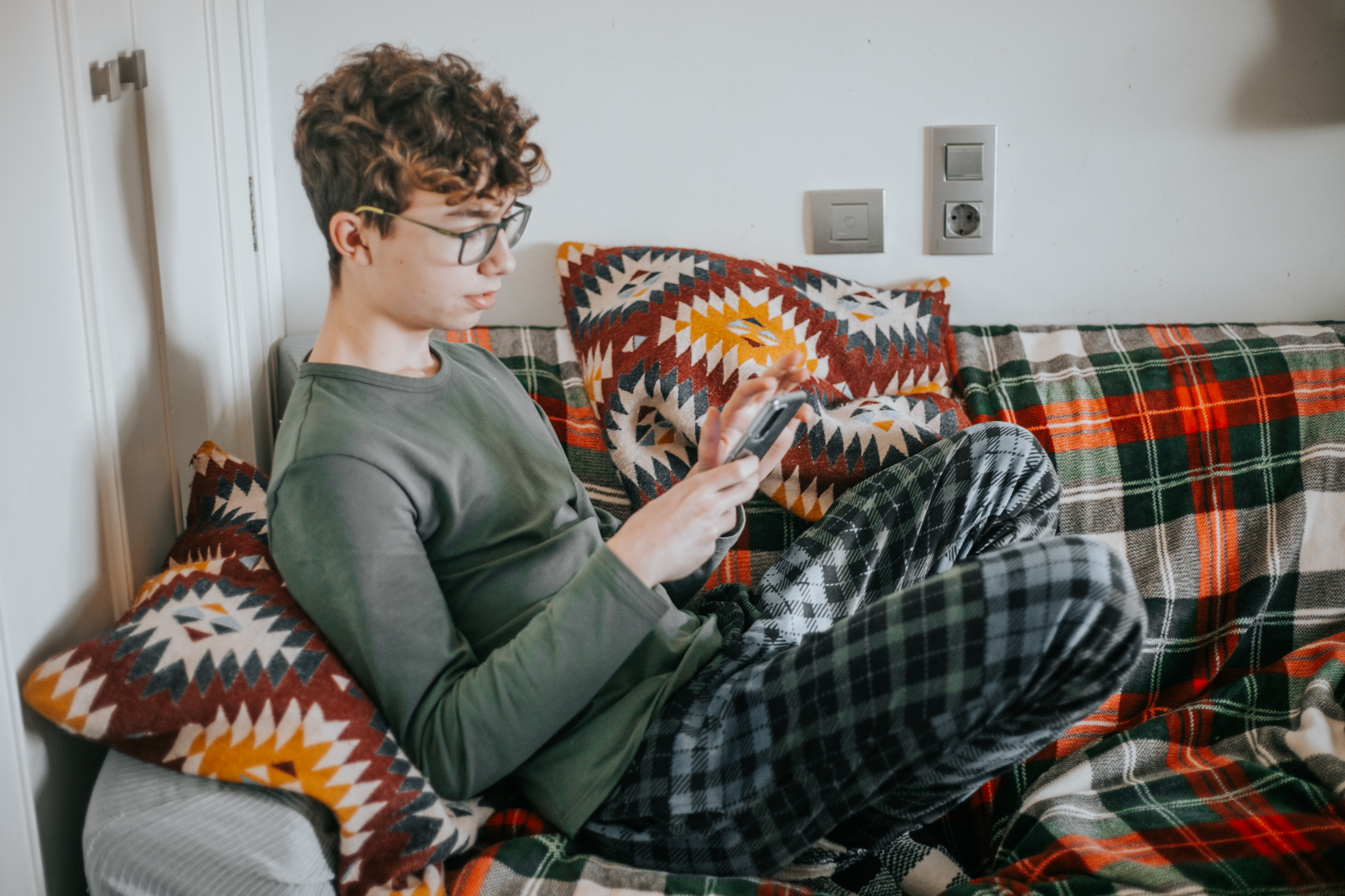 Adolescent en pyjama | Source : Getty Images