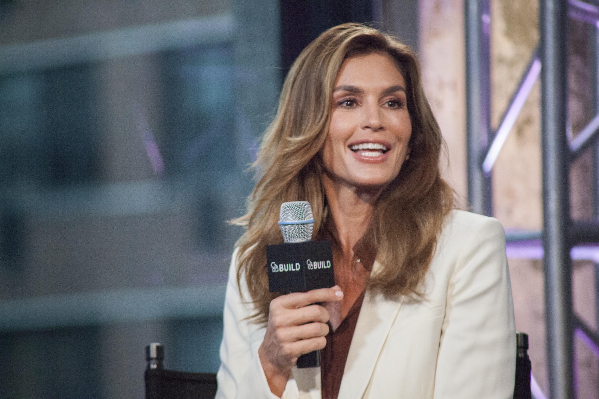 Cindy Crawford assiste à l'événement AOL Build pour son livre