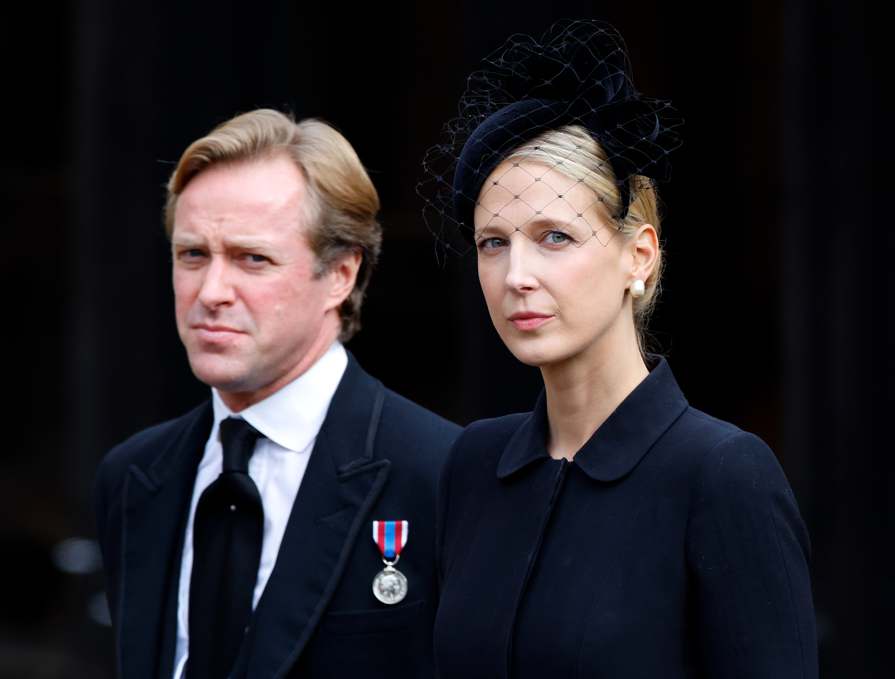 Thomas Kingston et Lady Gabriella Kingston assistent au service d'inhumation de la reine Élisabeth II à la chapelle Saint-George, au château de Windsor, le 19 septembre 2022. | Source : Getty Images