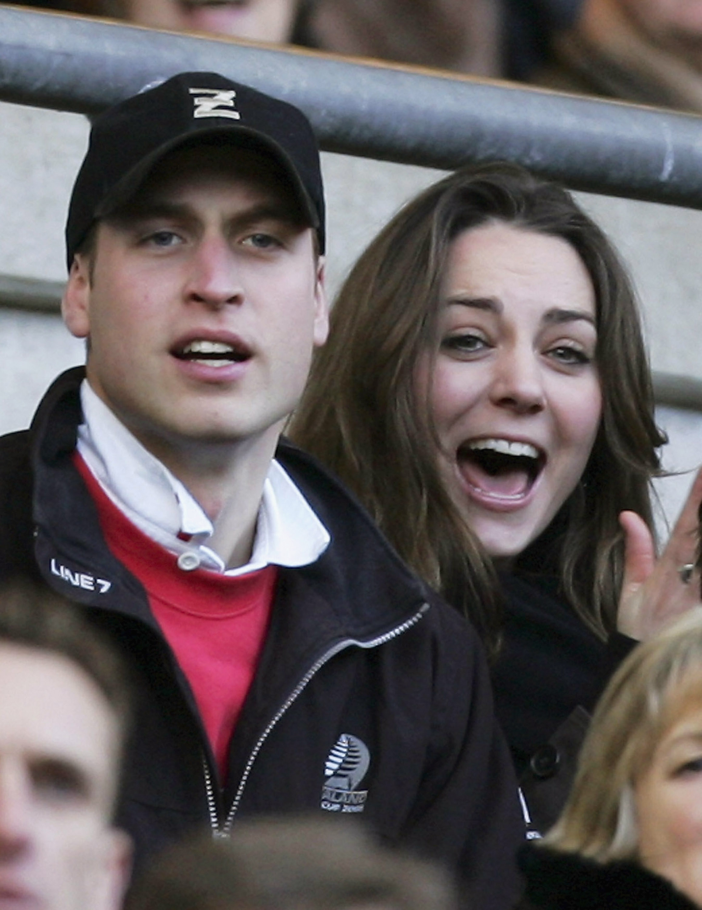 Le Prince William et Kate Middleton pendant le match du championnat des Six Nations RBS, le 10 février 2007, à Londres, en Angleterre. | Source : Getty Images