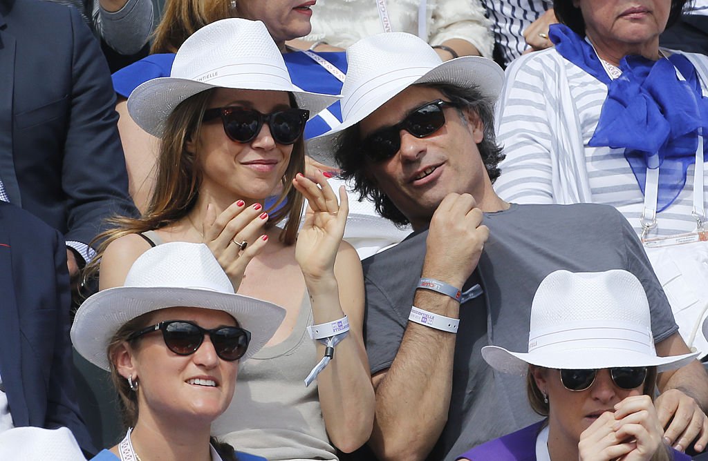Laura Smet et son petit ami assistent à la 11e journée des Internationaux de France 2015 au stade Roland Garros, le 3 juin 2015 à Paris, en France. | Photo : Getty Images
