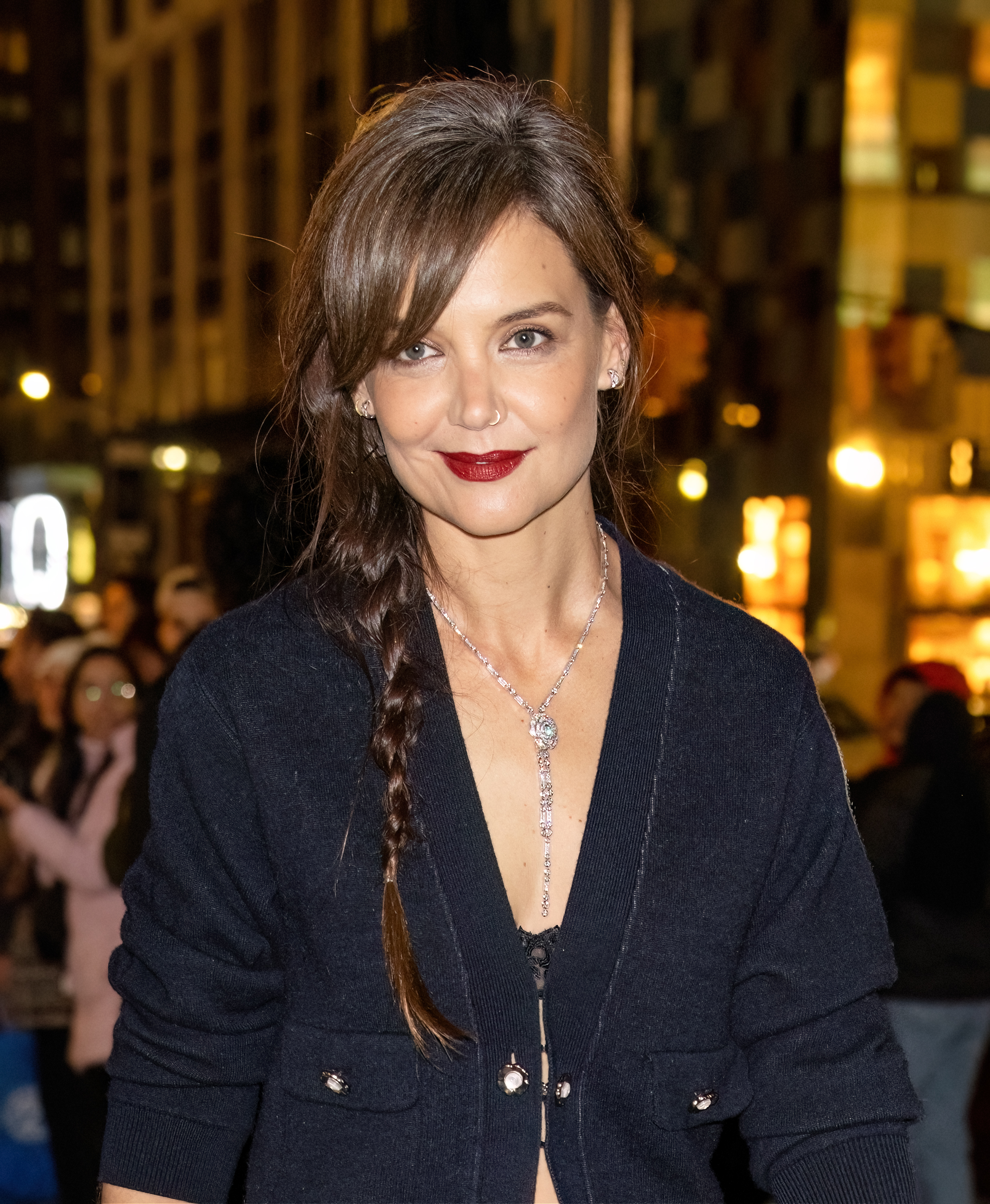 Katie Holmes arbore des cheveux grisonnants avec une frange lors d'un dîner à New York le 7 février 2024 | Source : Getty Images