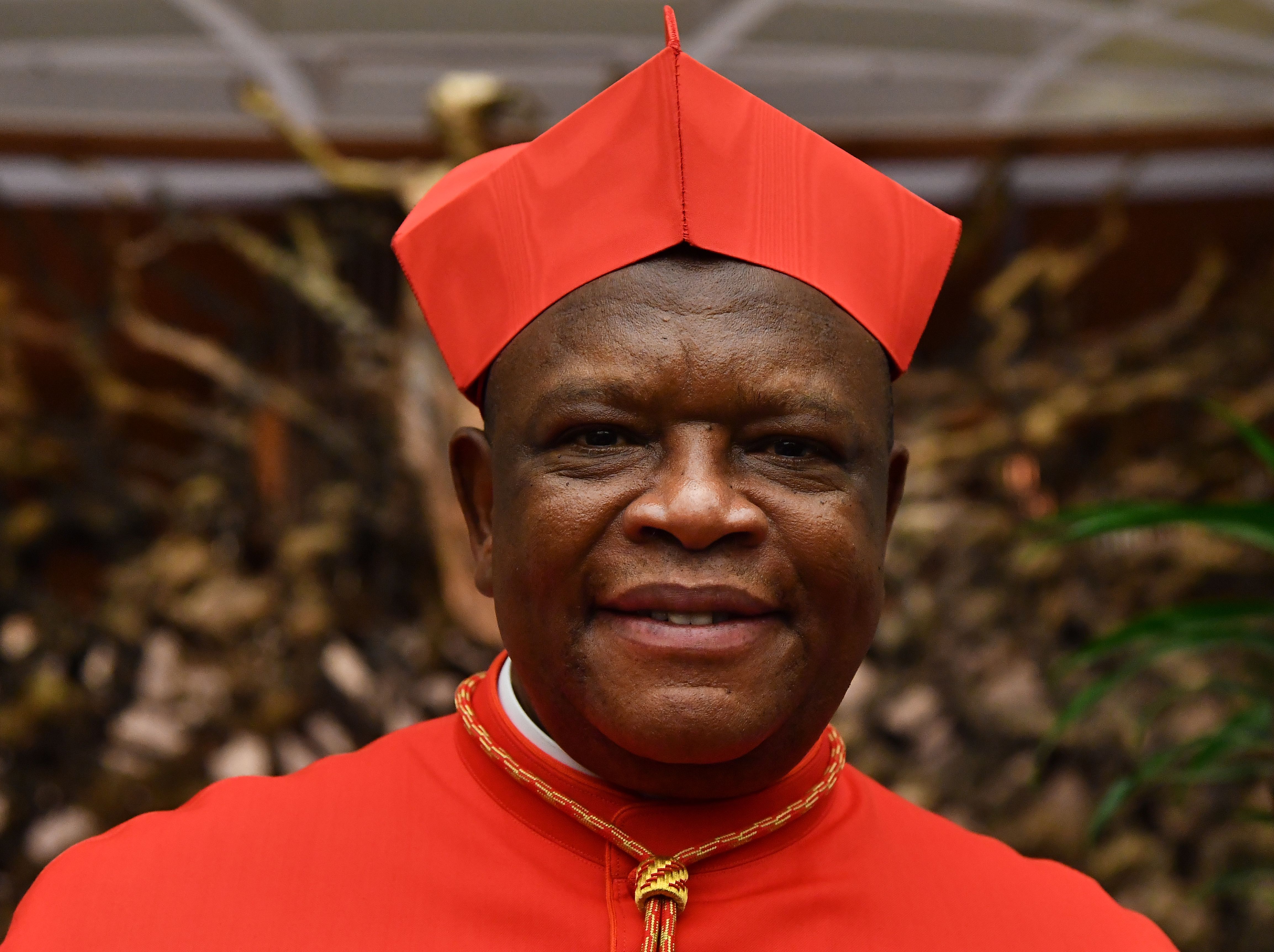 Le cardinal Fridolin Ambongo Besungu rencontre des parents et des amis après sa nomination par le pape lors du consistoire public ordinaire, le 5 octobre 2019, au Vatican. | Source : Getty Images