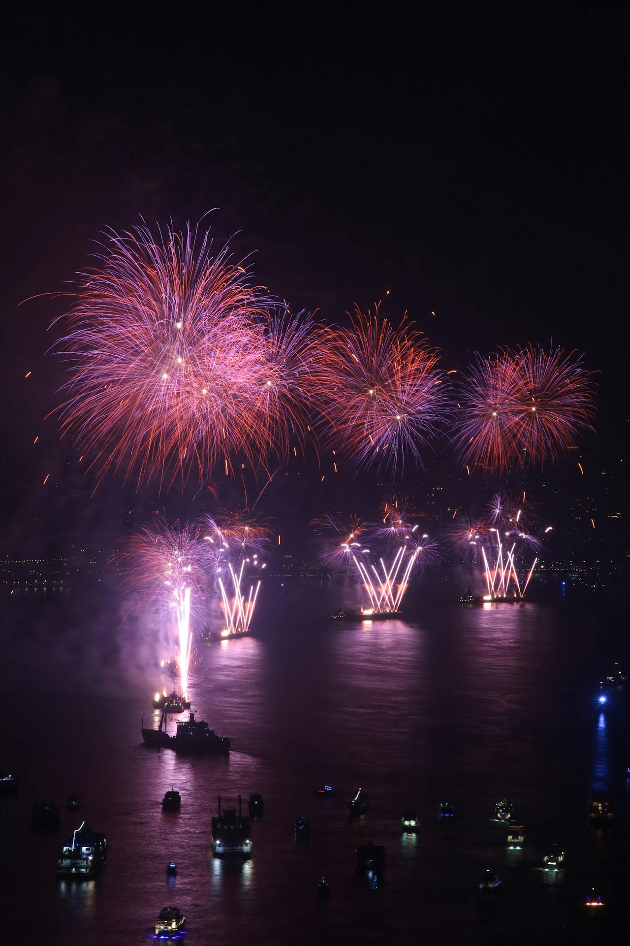 Feu d'artifice lors d'une soirée de célébration | Source : Pexels