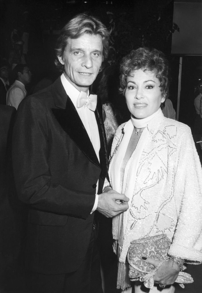 La chanteuse Rika Zaraï et son époux Jean-Pierre Magnier le 26 novembre 1982 lors d'un gala à Paris, France. | Photo : Getty Images