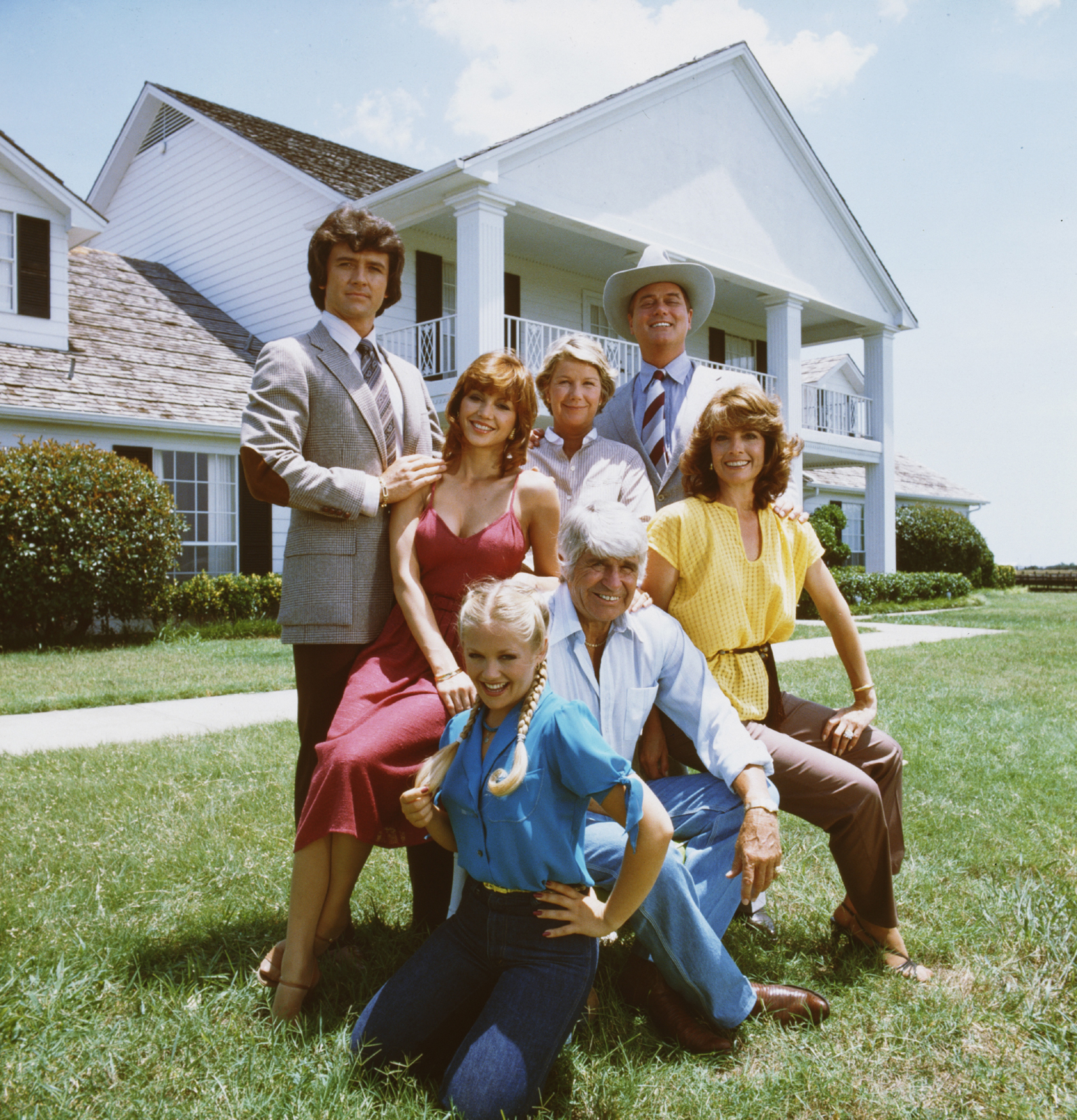 Les acteurs de "Dallas" sur le plateau de tournage | Source : Getty Images