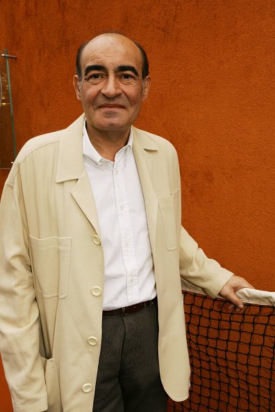 Philippe Khorsand assiste au déjeuner Lacoste lors du tournoi de tennis Roland Garros 2004. | Photo : Getty Images  