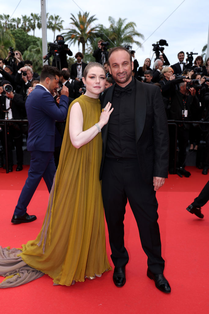 Émilie Dequenne et Michel Ferracci assistent à la projection de "Le Deuxième Acte" et à la cérémonie d'ouverture du 77e Festival de Cannes au Palais des Festivals le 14 mai 2024 à Cannes, France I Photo par Stephane Cardinale - Corbis/Corbis I source : Getty Images