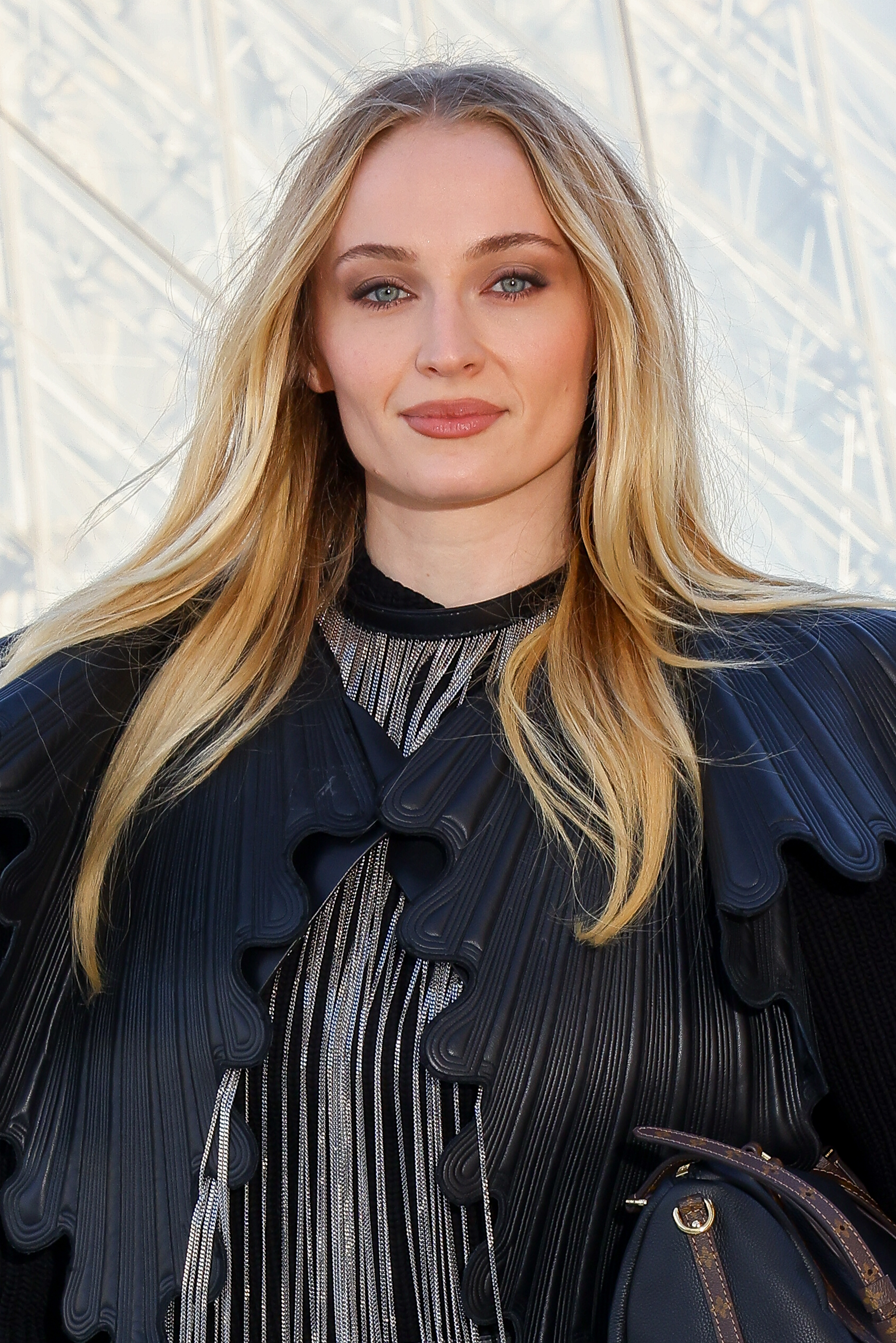 Sophie Turner assiste au défilé Louis Vuitton Womenswear printemps/été 2026 dans le cadre de la semaine de la mode de Paris, le 30 septembre 2025, à Paris, en France. | Source : Getty Images