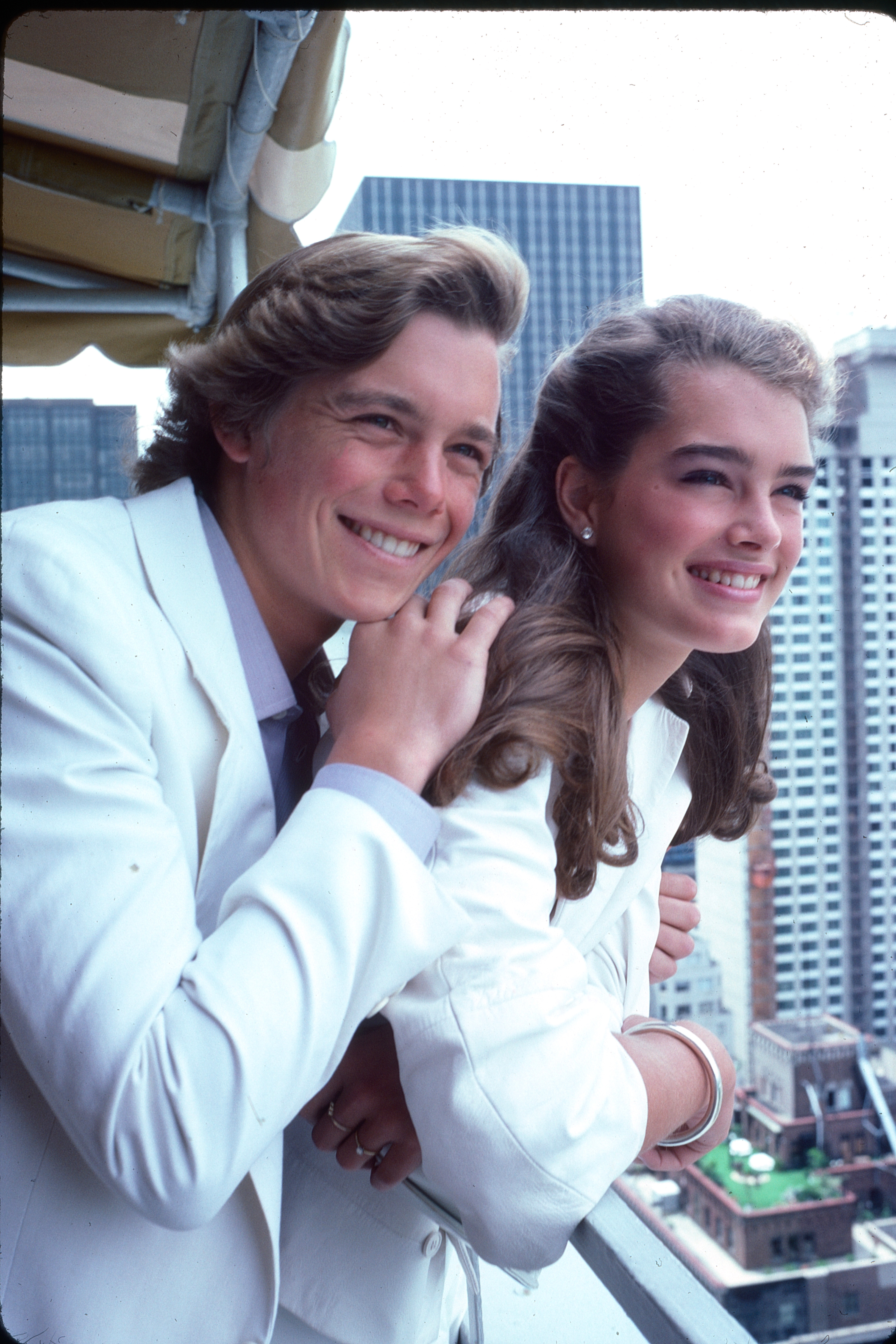Christopher Atkins et Brooke Shields à New York, vers 1980. | Source : Getty Images