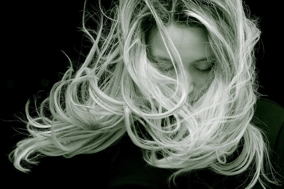 Une femme blonde. | Photo : Pixabay